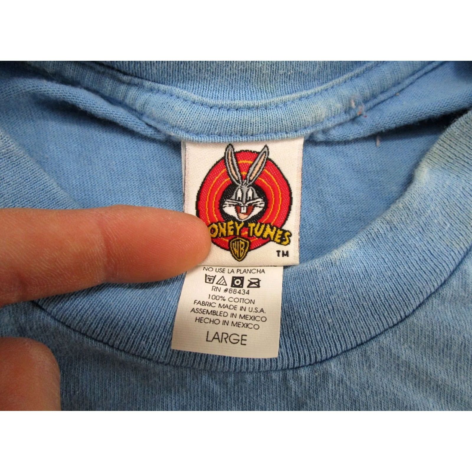 Vintage VINTAGE Looney Tunes Taz T-Shirt 90s Control Issues Graphic Tee SZ L Short Sleeve Mens Black/White 1990s Decade 1990s Size US L / EU 52-54 / 3 - 6 Thumbnail