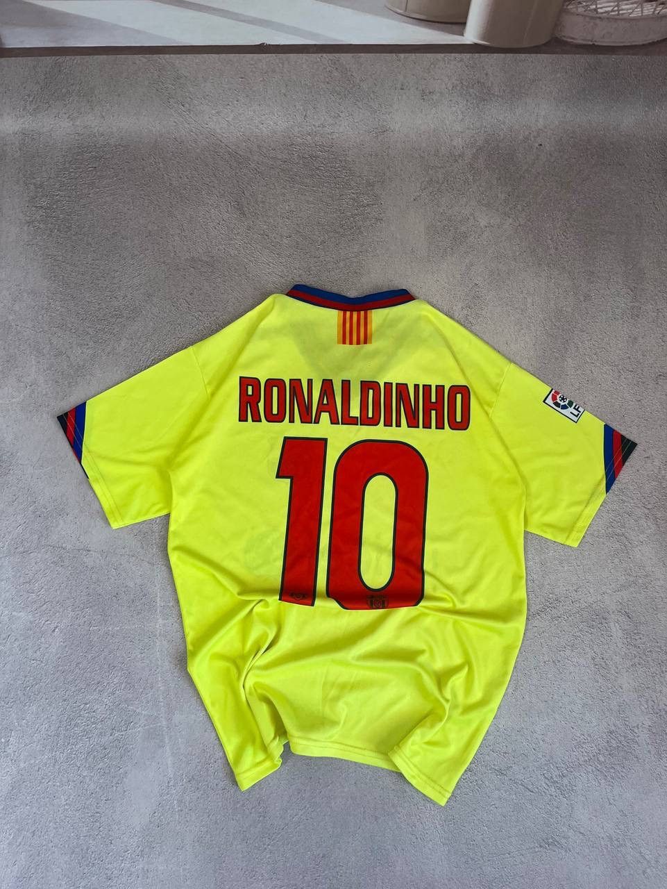 Vintage Ronaldinho Barcelona distressed jersey soccer Size US M / EU 48-50 / 2 - 1 Thumbnail