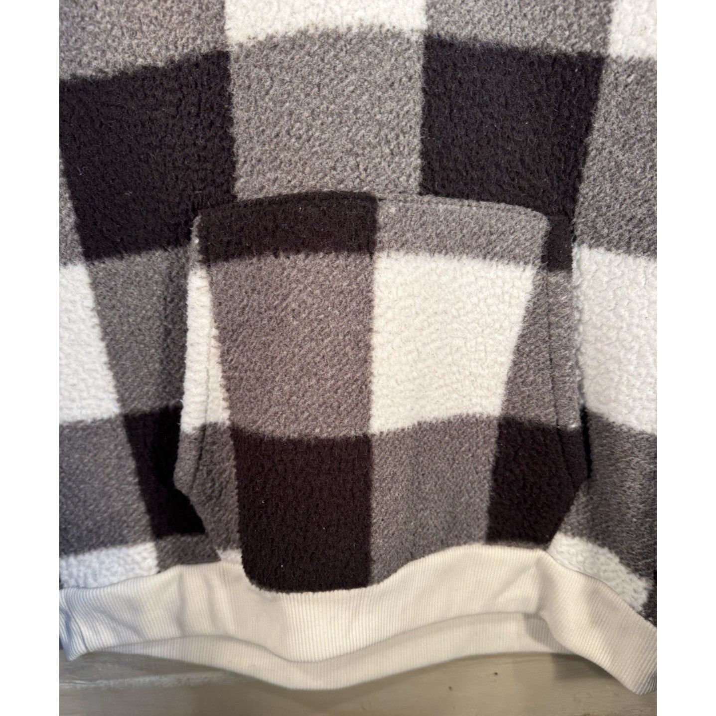 American Eagle Outfitters AMERICAN EAGLE Sherpa Hoodie M Black White Plaid Fleece Cozy Size M / US 6-8 / IT 42-44 - 3 Thumbnail