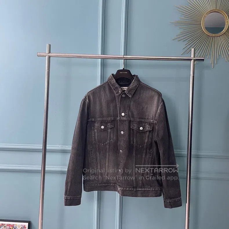 Balenciaga Balenciaga Washed old logo denim jacket Size XS / US 0-2 / IT 36-38 - 1 Thumbnail