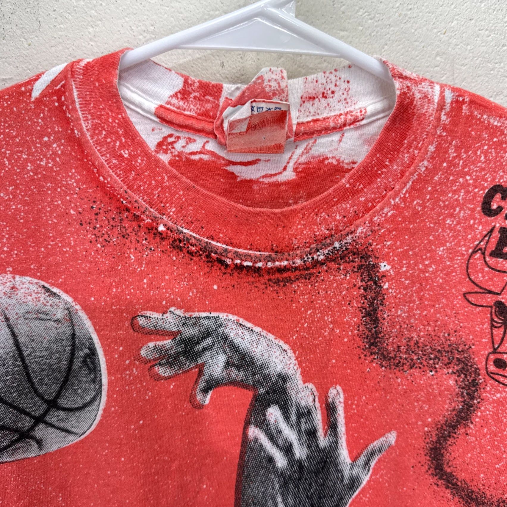 Jordan Brand VINTAGE 90s Magic Johnson Michael Jordan Chicago Bulls T-Shirt Large Red All Over Print Unisex Adults Size US L / EU 52-54 / 3 - 5 Thumbnail