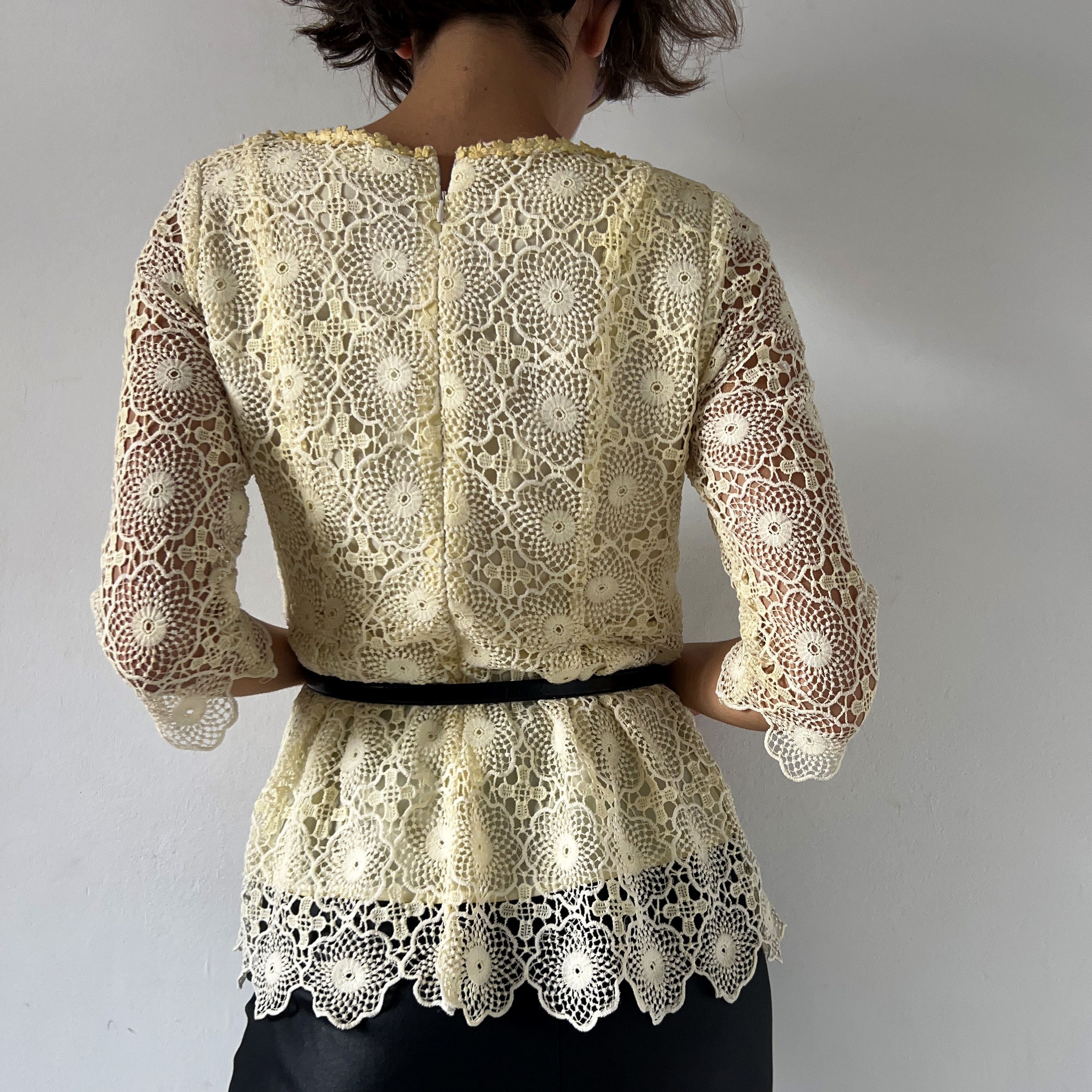 Vintage Vintage 70s ivory lace peplum blouse Size M / US 6-8 / IT 42-44 - 2 Thumbnail