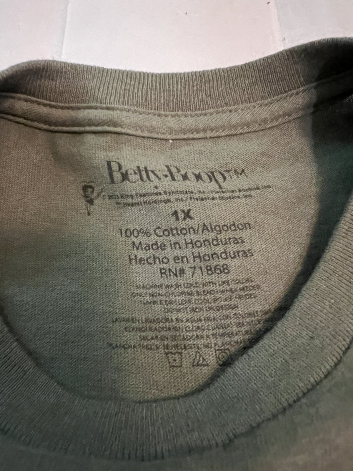 Vintage Betty boop born wild tee olive green Size US L / EU 52-54 / 3 - 4 Thumbnail