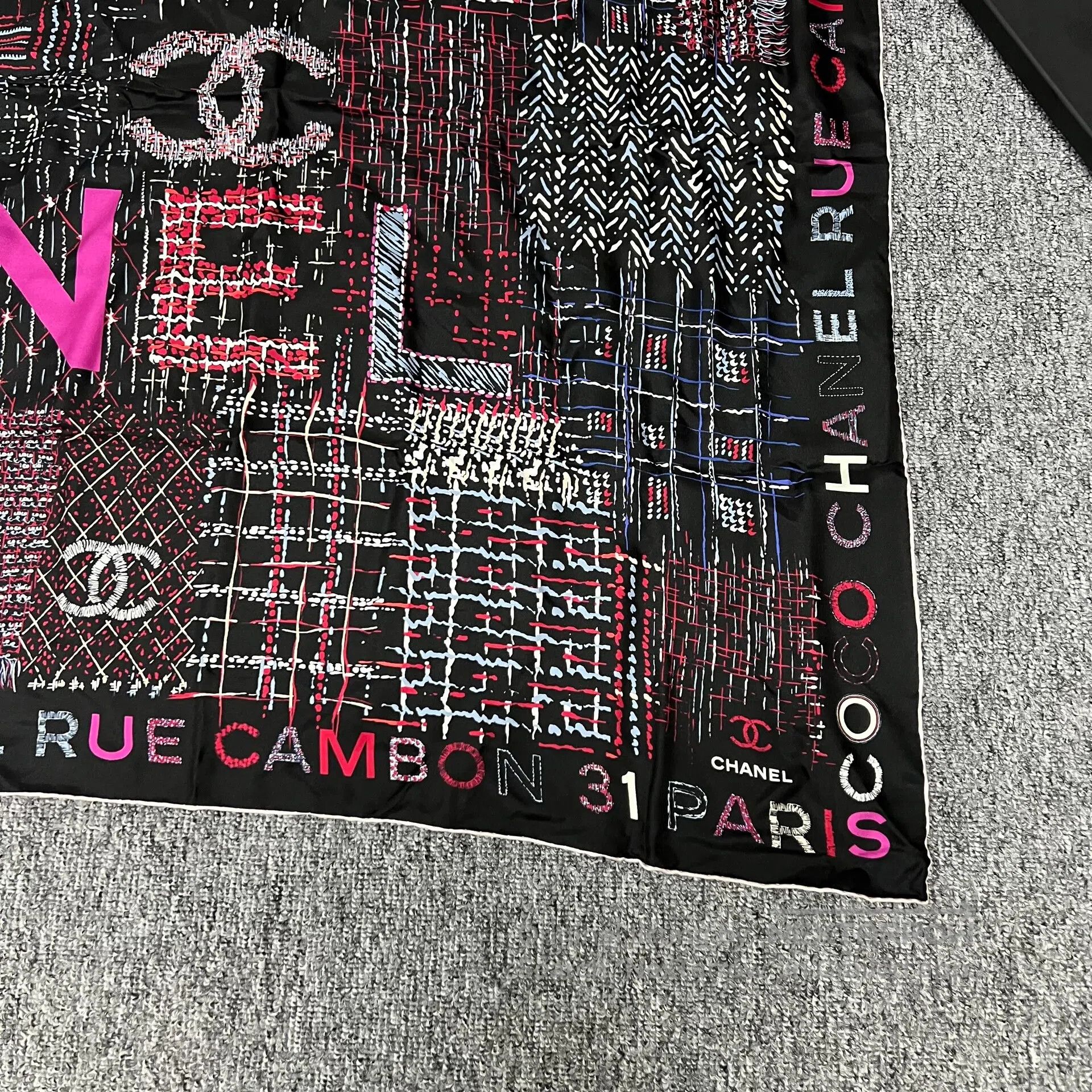 Chanel Chanel No.31 Kangpeng Street; Colorful letter logo; Scarf Size ONE SIZE - 5 Thumbnail