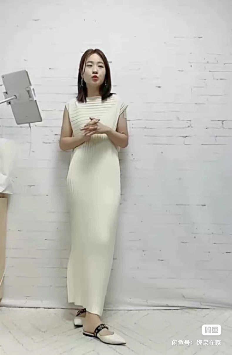 Issey Miyake Issey Miyake size:2 Ivory white pleated dress Size M / US 6-8 / IT 42-44 - 1 Thumbnail