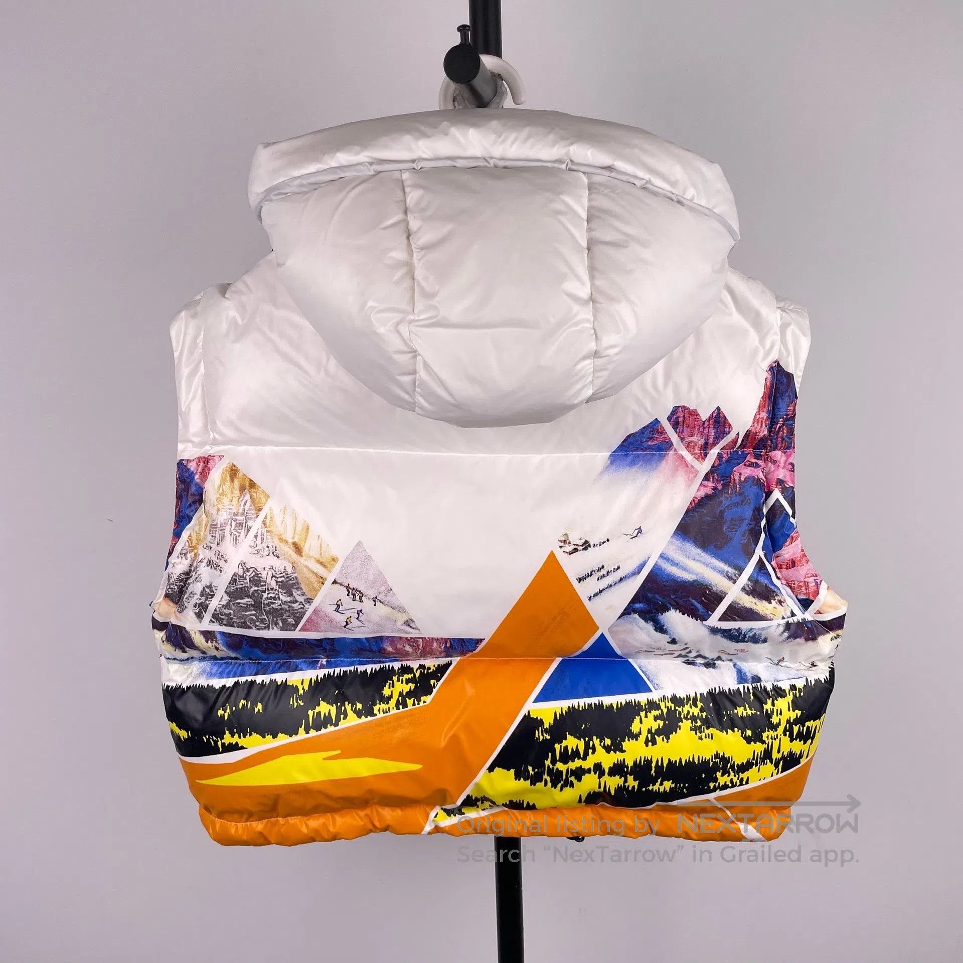 Louis Vuitton Louis Vuitton Design ladies down vest size 36| Size XS / US 0-2 / IT 36-38 - 2 Thumbnail
