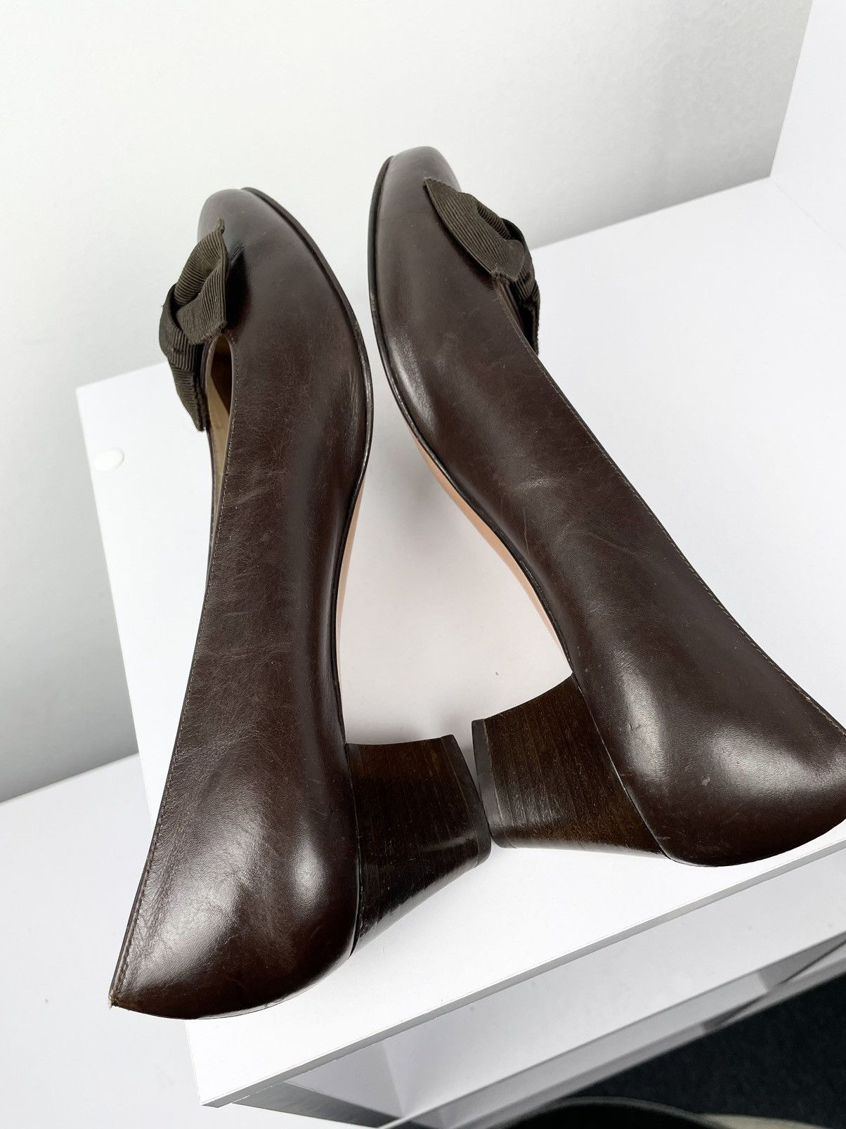 Salvatore Ferragamo Salvatore Ferragamo Brown Leather Vara Bow Block Heel Pumps Size US 9.5 / IT 39.5 - 9 Thumbnail