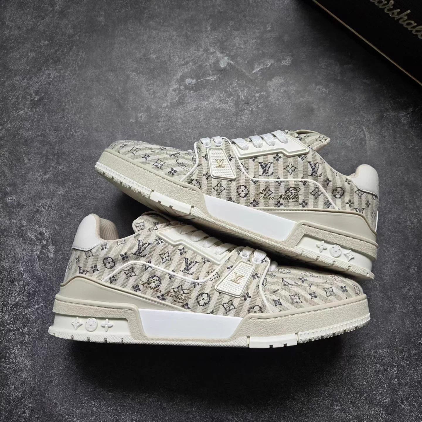 Louis Vuitton LV TRAINER Grey Monogram Sneakers 7.5/41.5 Size US 7.5 / EU 40-41 - 8 Thumbnail