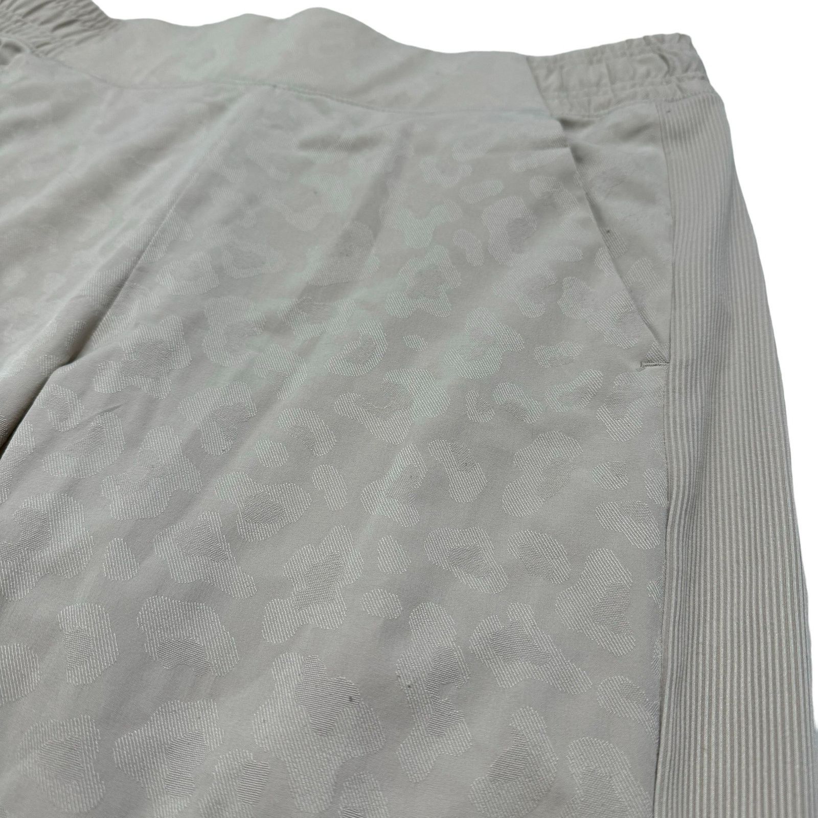 Athleta ATHLETA Brooklyn Textured Jogger Leopard Abalone Cream 4 Size 27" / US 4 / IT 40 - 3 Thumbnail
