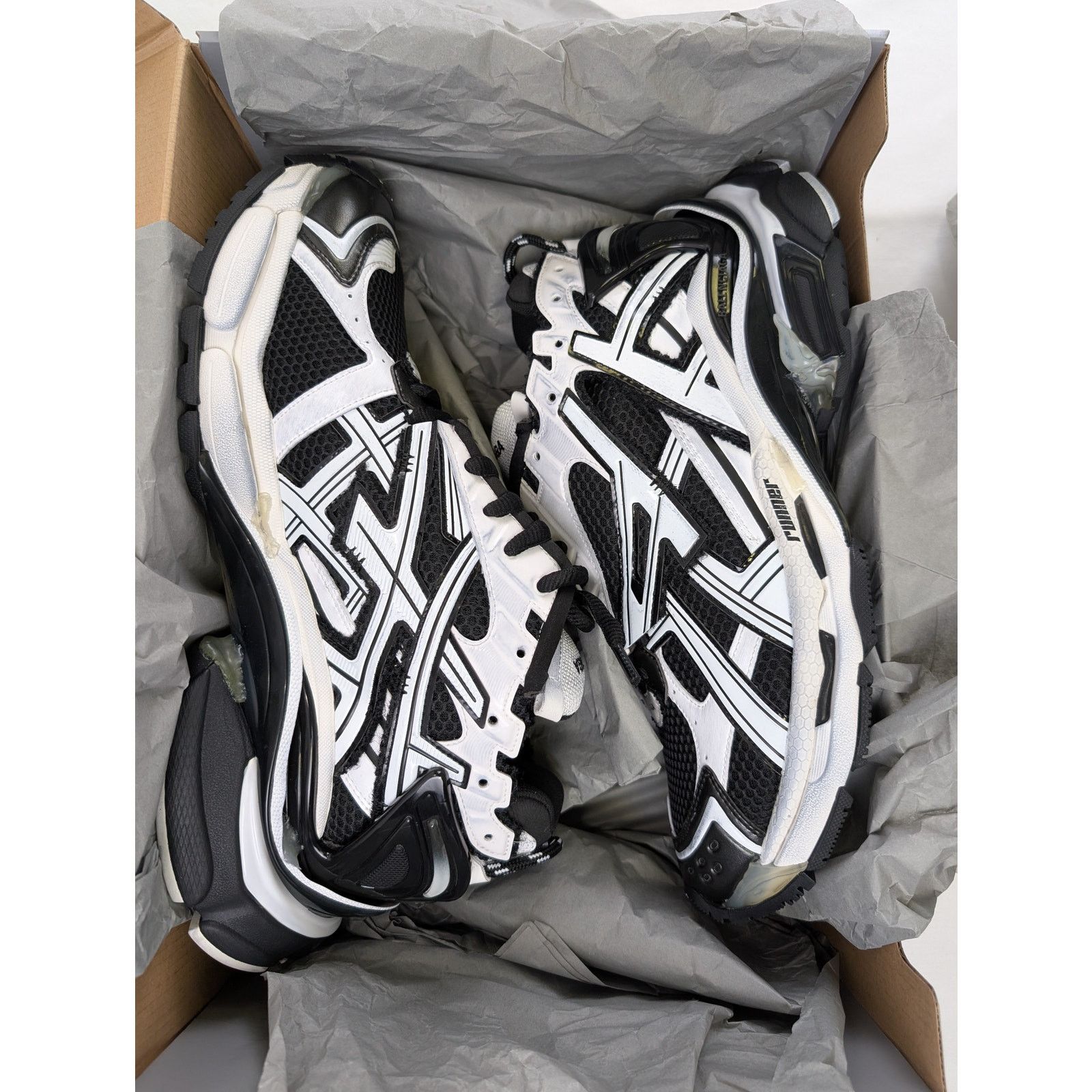 Balenciaga o1rshd1 Mesh Rubber Runner Sneakers in White/Black Size US 13 / EU 46 - 17 Thumbnail