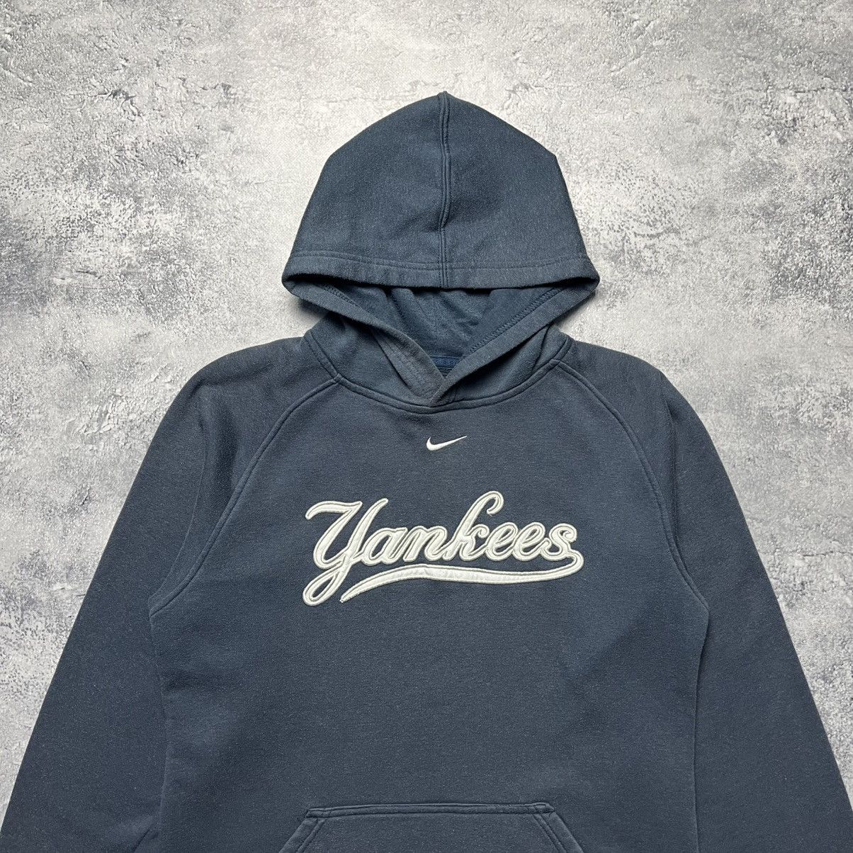 Nike Vintage Nike New York Yankees Big Central Logo Hoodie Swoosh Size US L / EU 52-54 / 3 - 2 Thumbnail