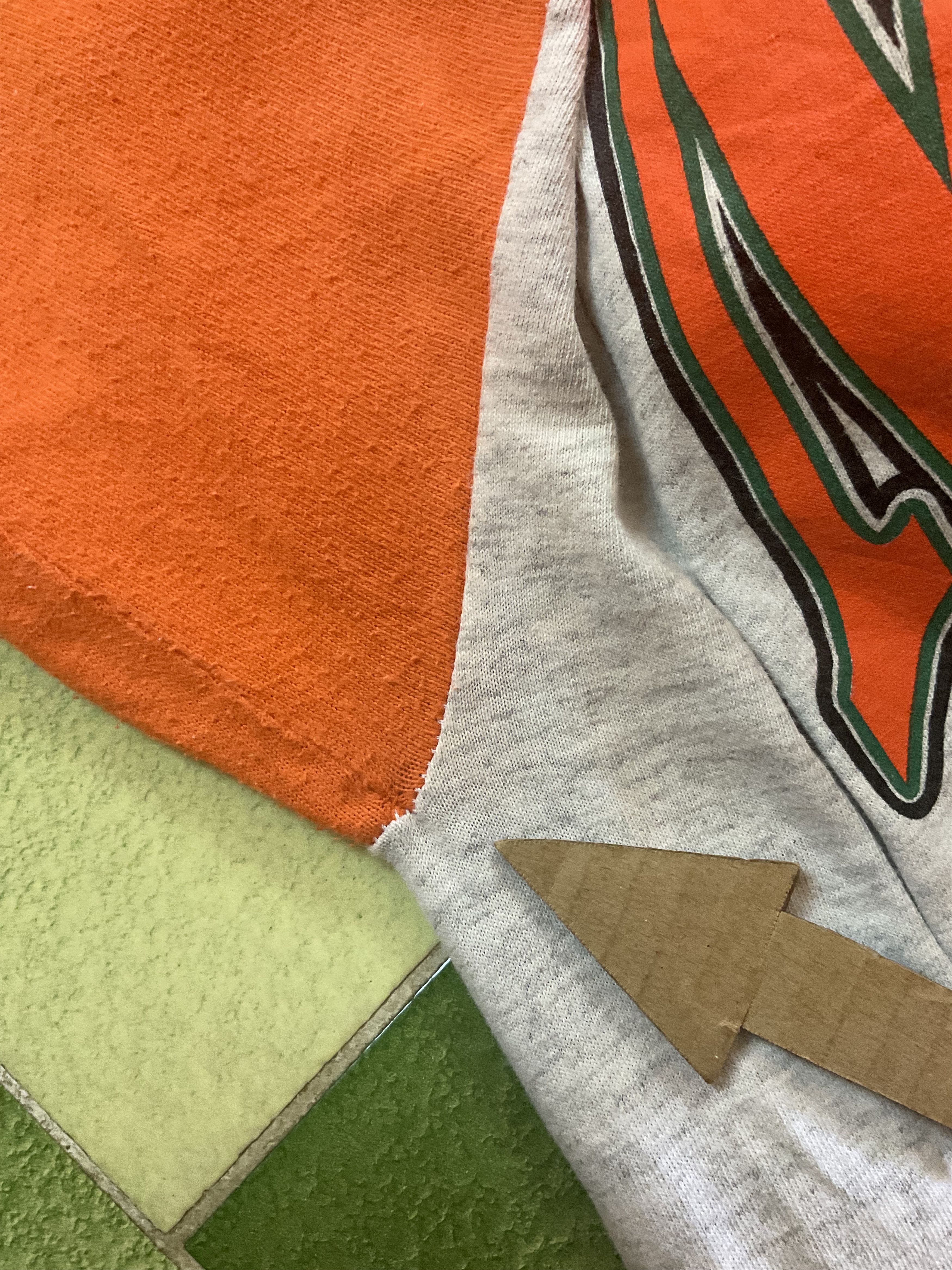 NCAA Vintage 1995 Miami Hurricanes T-Shirt with Orange Sleeve Size US XL / EU 56 / 4 - 8 Thumbnail