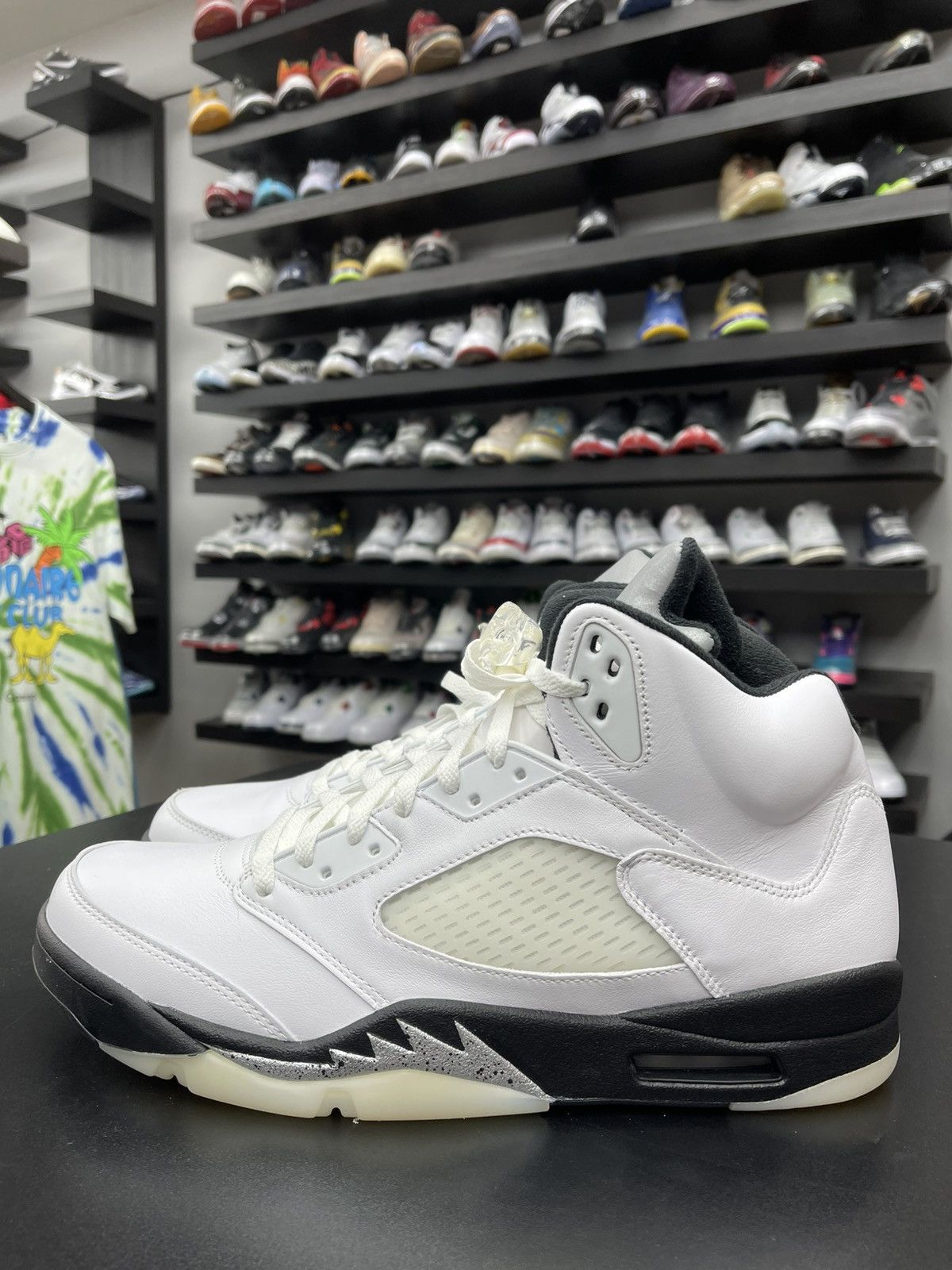 Jordan Brand Size 13 - Jordan 5 Reverse Metallic Size US 13 / EU 46 - 1 Thumbnail