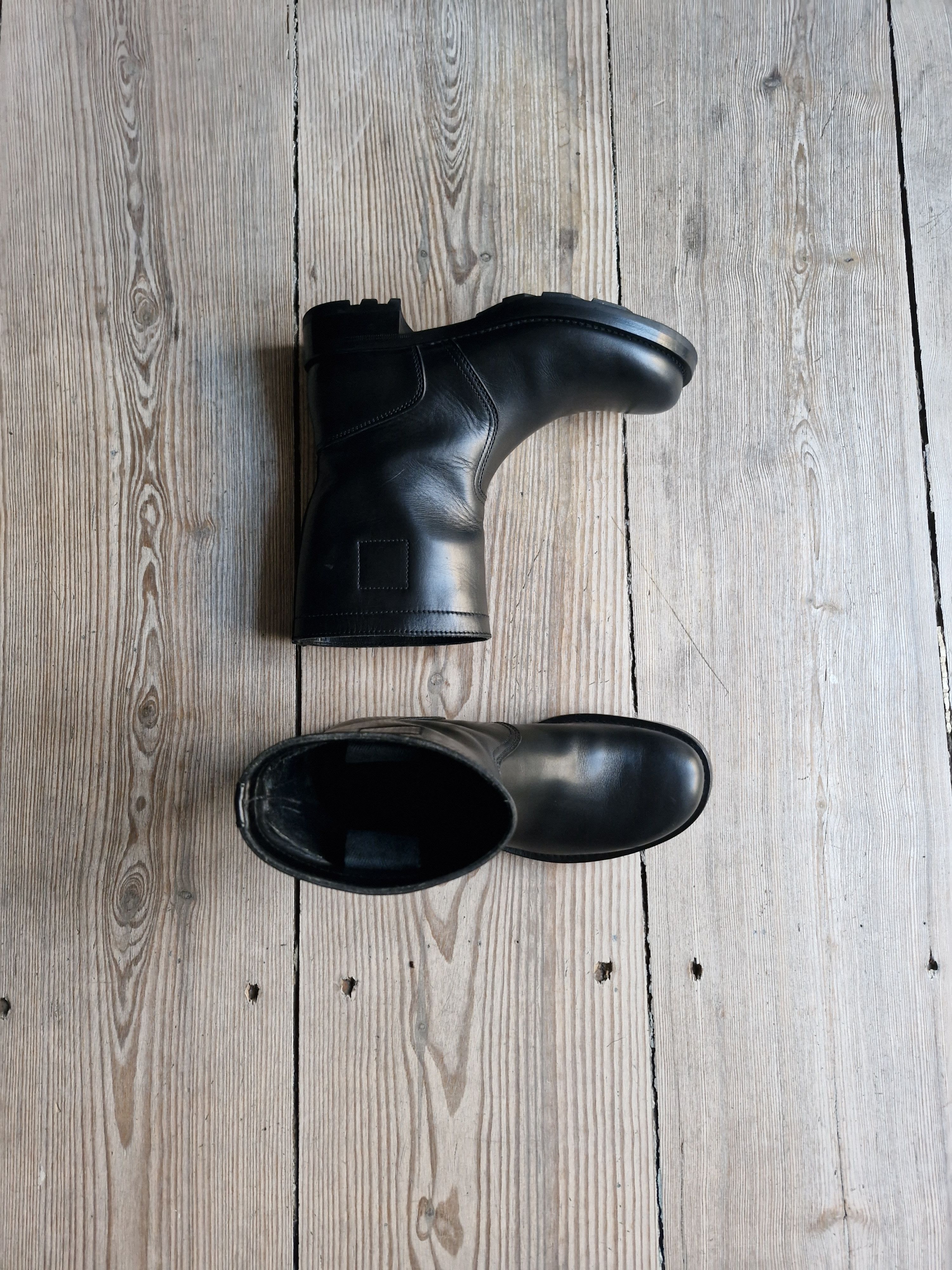 Miu Miu Short, pull-on FW01 "Peco" boots Size US 7 / EU 40 - 8 Thumbnail