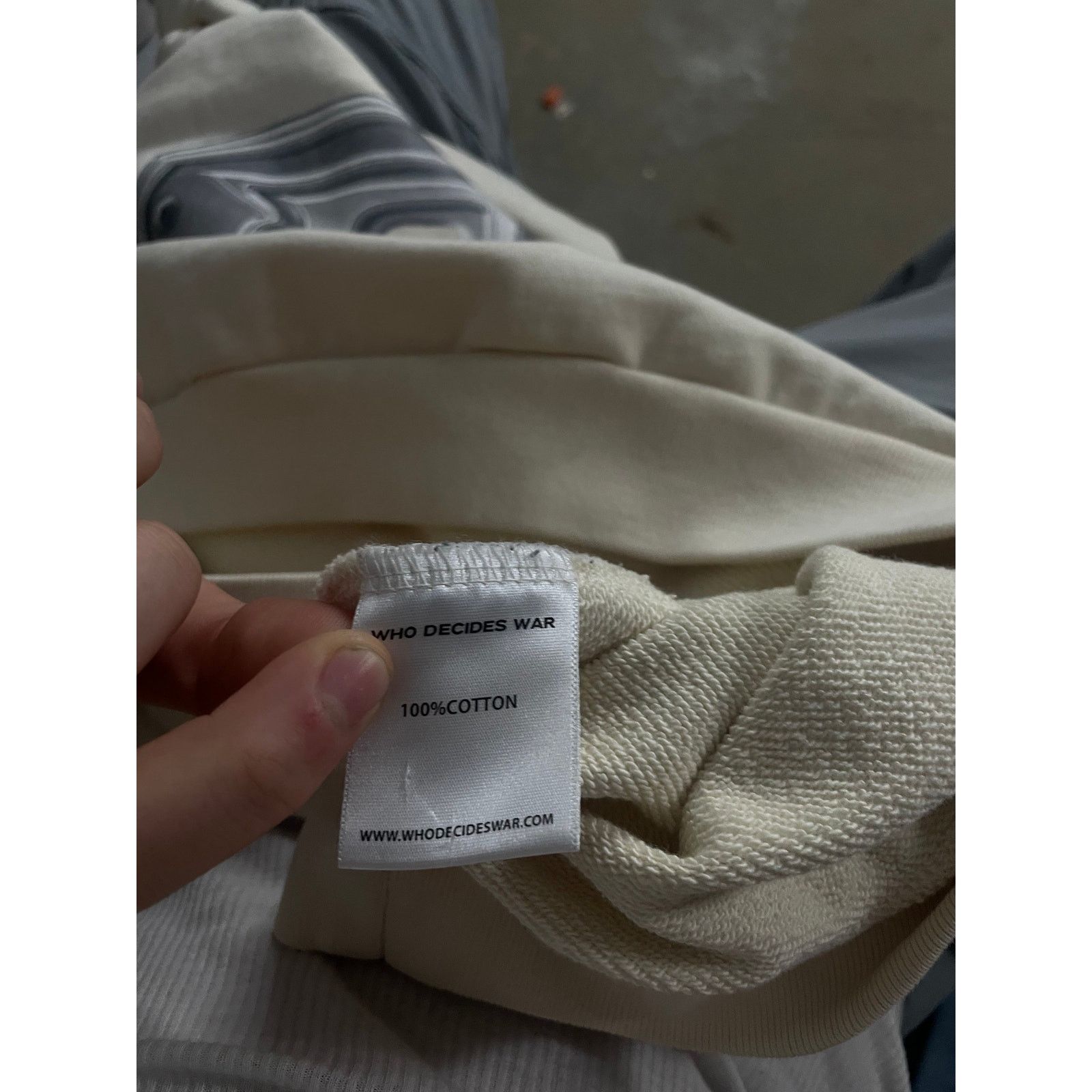 Who Decides War WDW Cream Ruff Ryder Crewneck USED Medium Size US M / EU 48-50 / 2 - 6 Thumbnail