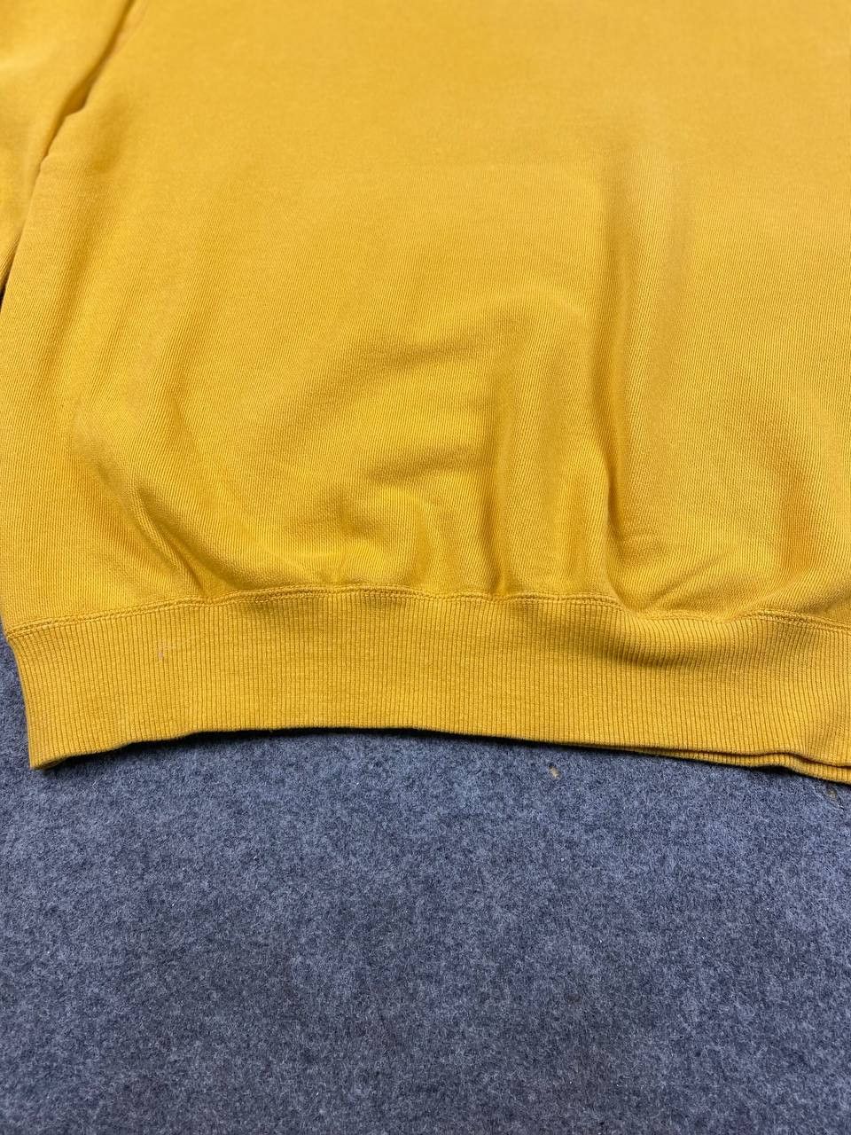 Uniqlo vintage uniqlo plain sweatshirt nice design Size US L / EU 52-54 / 3 - 4 Thumbnail