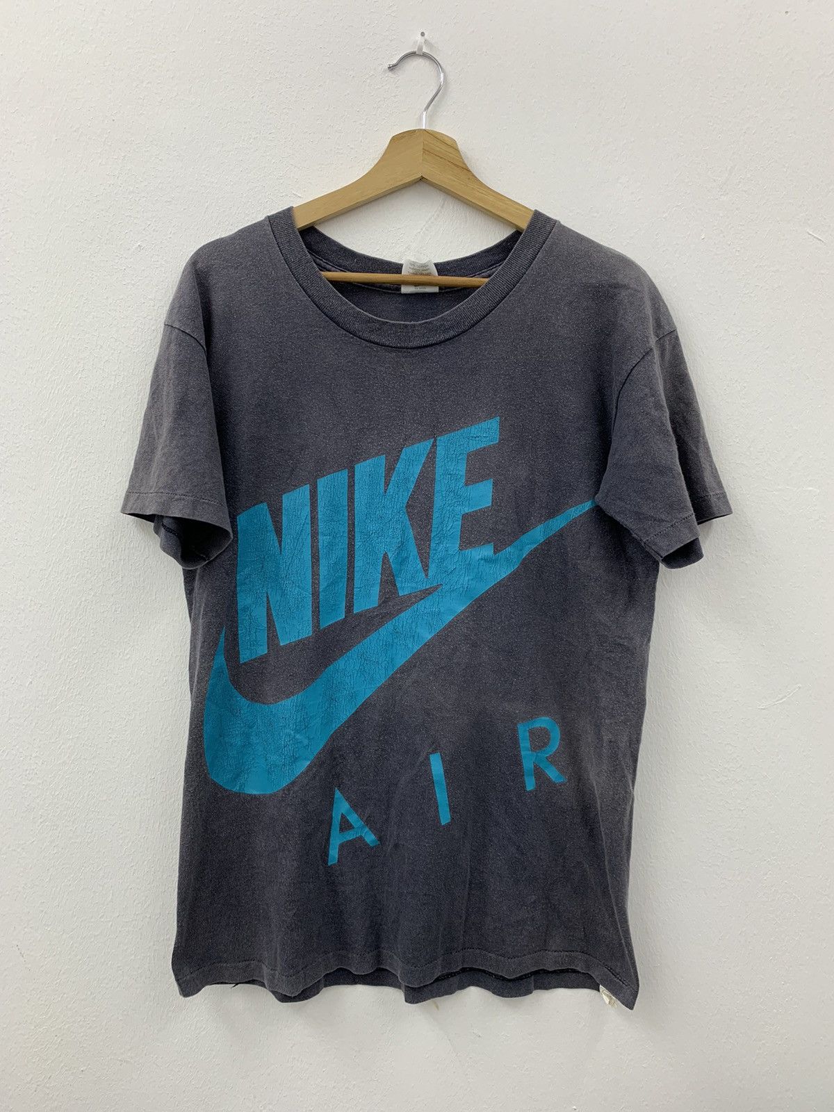 Nike Vtg 90s Thrashed Faded Nike Air Swoosh Single Stich Tshirt Size US M / EU 48-50 / 2 - 1 Thumbnail