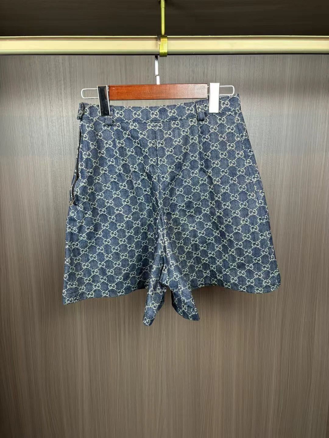 Gucci Gucci denim mini skirt, size 38 Size 26" / US 2 / IT 38 - 2 Thumbnail