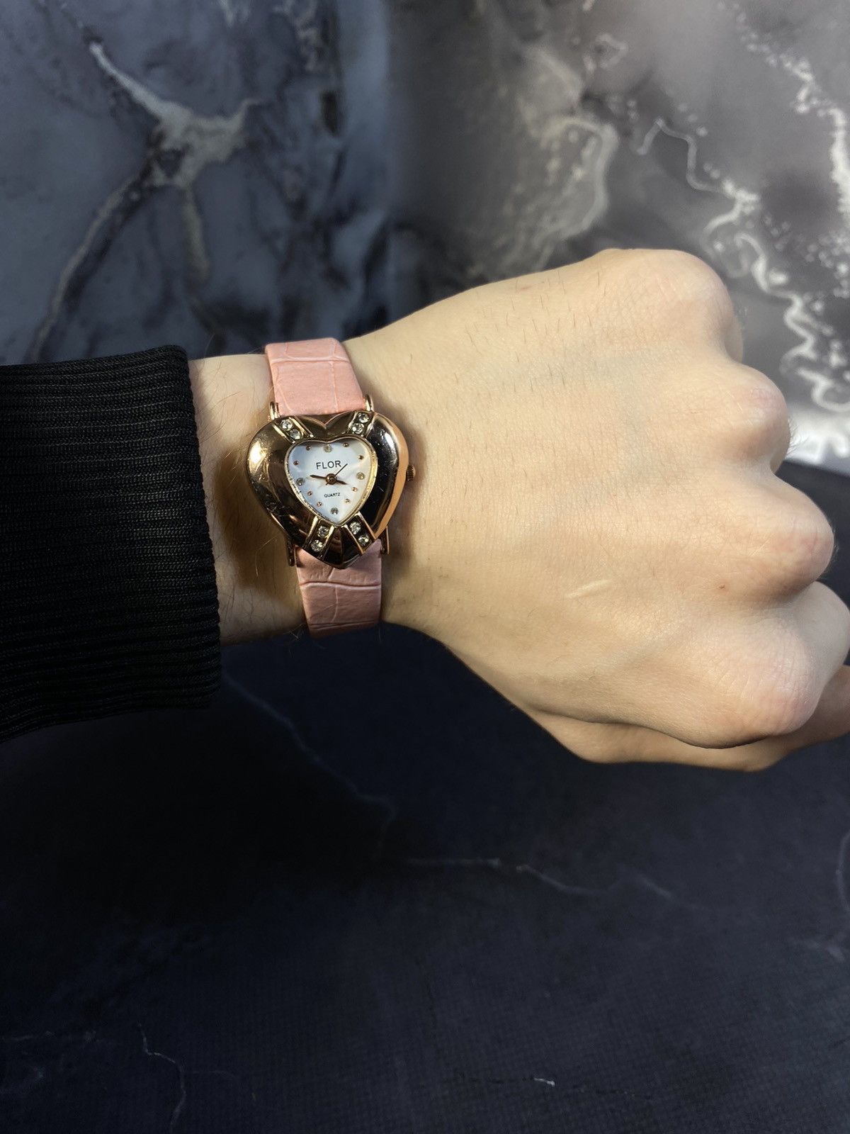 Vintage Heart-Shaped Gold Tone Watch with Pink Strap Japanese Brand Size ONE SIZE - 1 Thumbnail