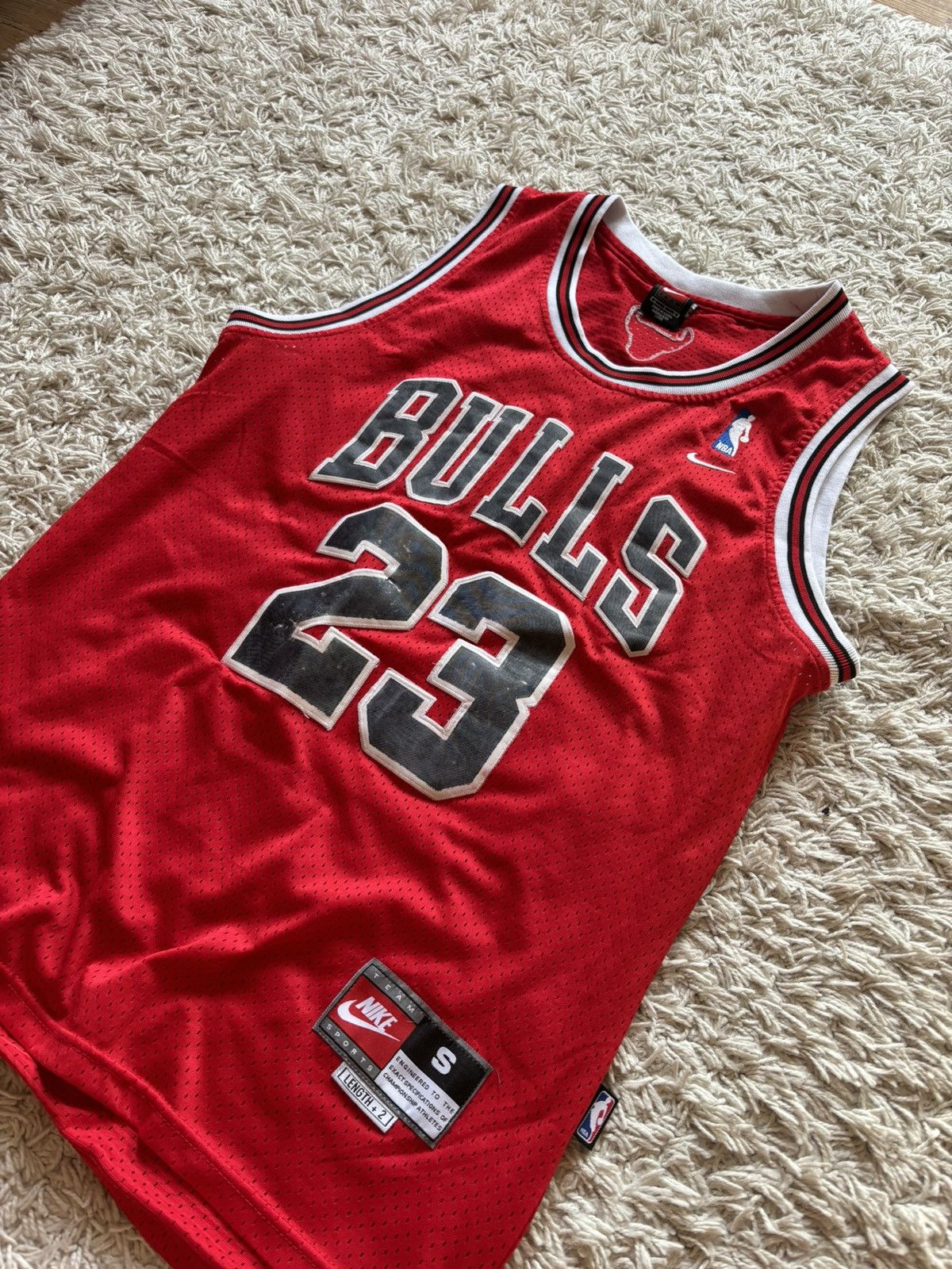 NBA × Nike × Vintage Vintage Streetwear Basketball Jersey Chicago Bulls Jordan 23 Size US S / EU 44-46 / 1 - 3 Thumbnail
