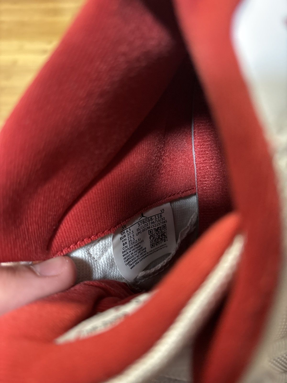 Jordan Brand × Nike Air Jordan 11 ‘Cherry’ GS Size US 5 / EU 37 - 6 Thumbnail