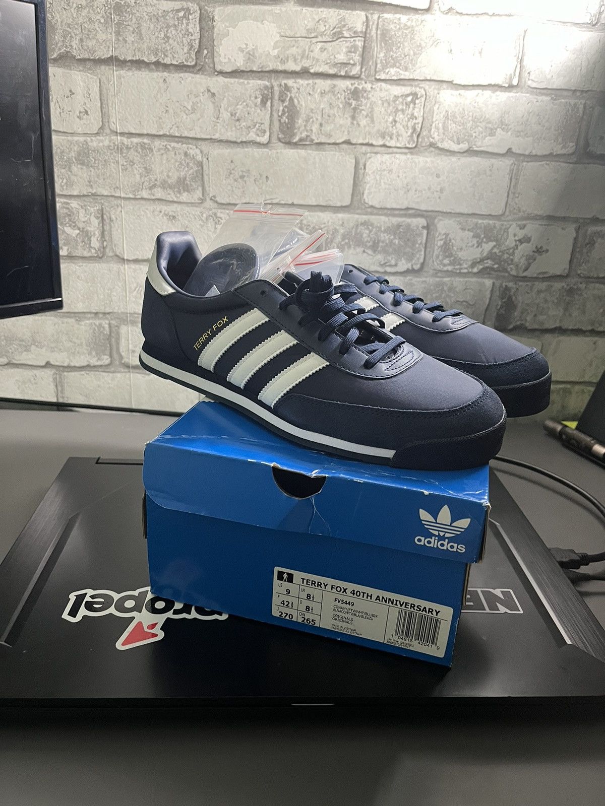 Adidas Adidas Originals Terry Fox 40th Anniversary Orion Men's 9 Size US 9 / EU 42 - 1 Thumbnail