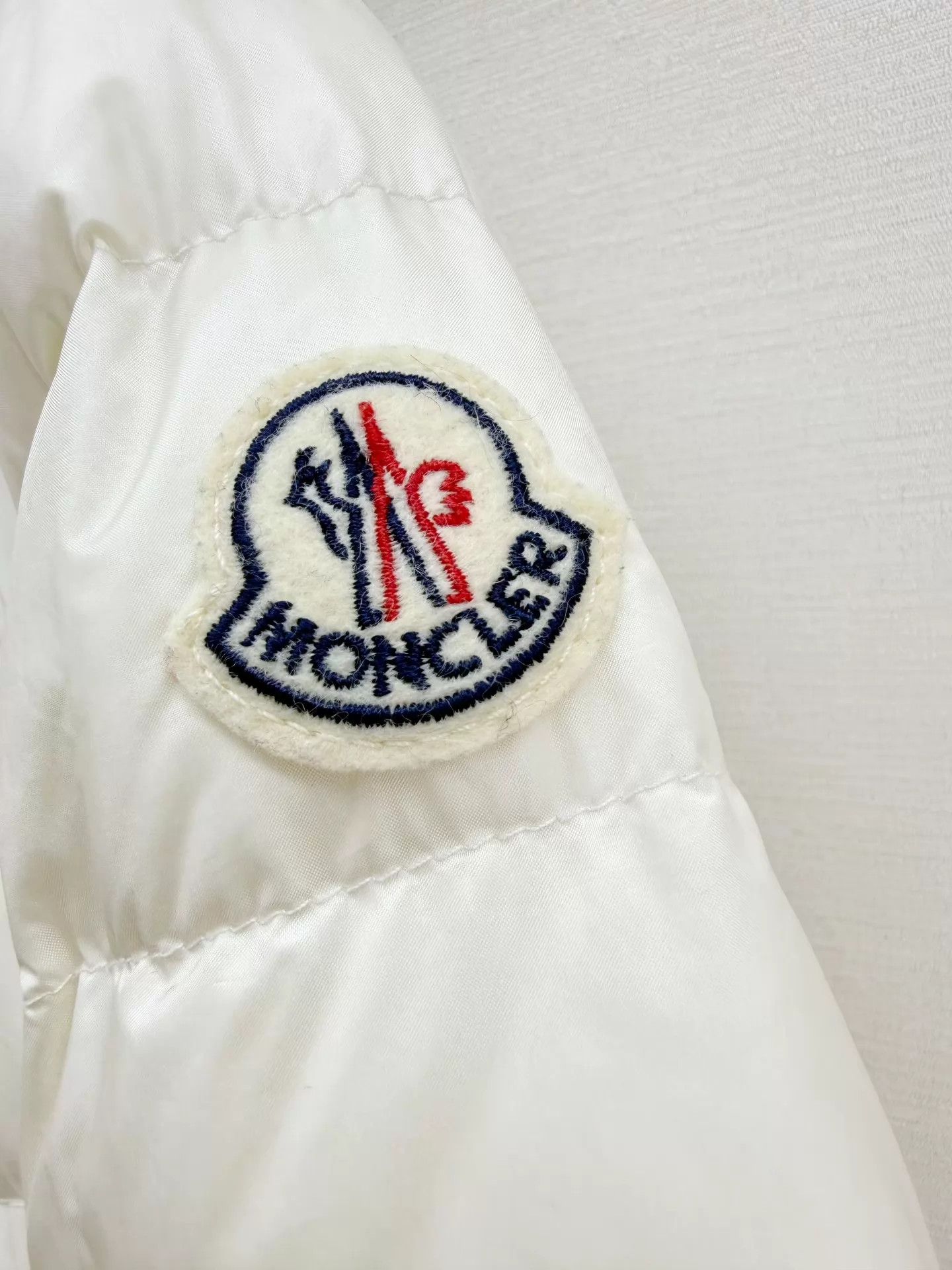 Moncler Moncler puffer jacket authentic size 2 like new Size XS / US 0-2 / IT 36-38 - 2 Thumbnail