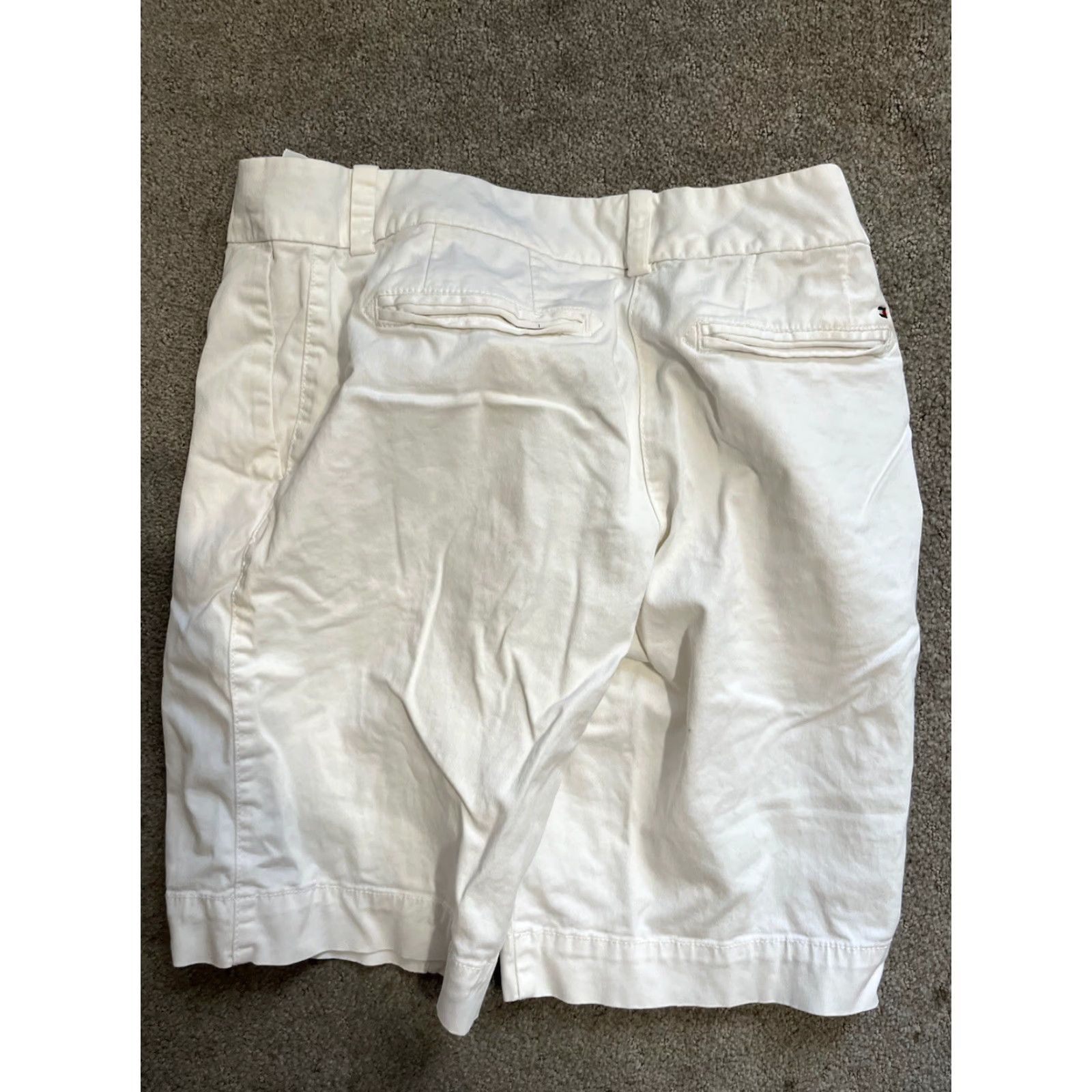 Tommy Hilfiger VINTAGE Tommy Hilfiger Shorts Womens Size 6 White Casual Flat Front Chino Size 28" / US 6 / IT 42 - 2 Thumbnail