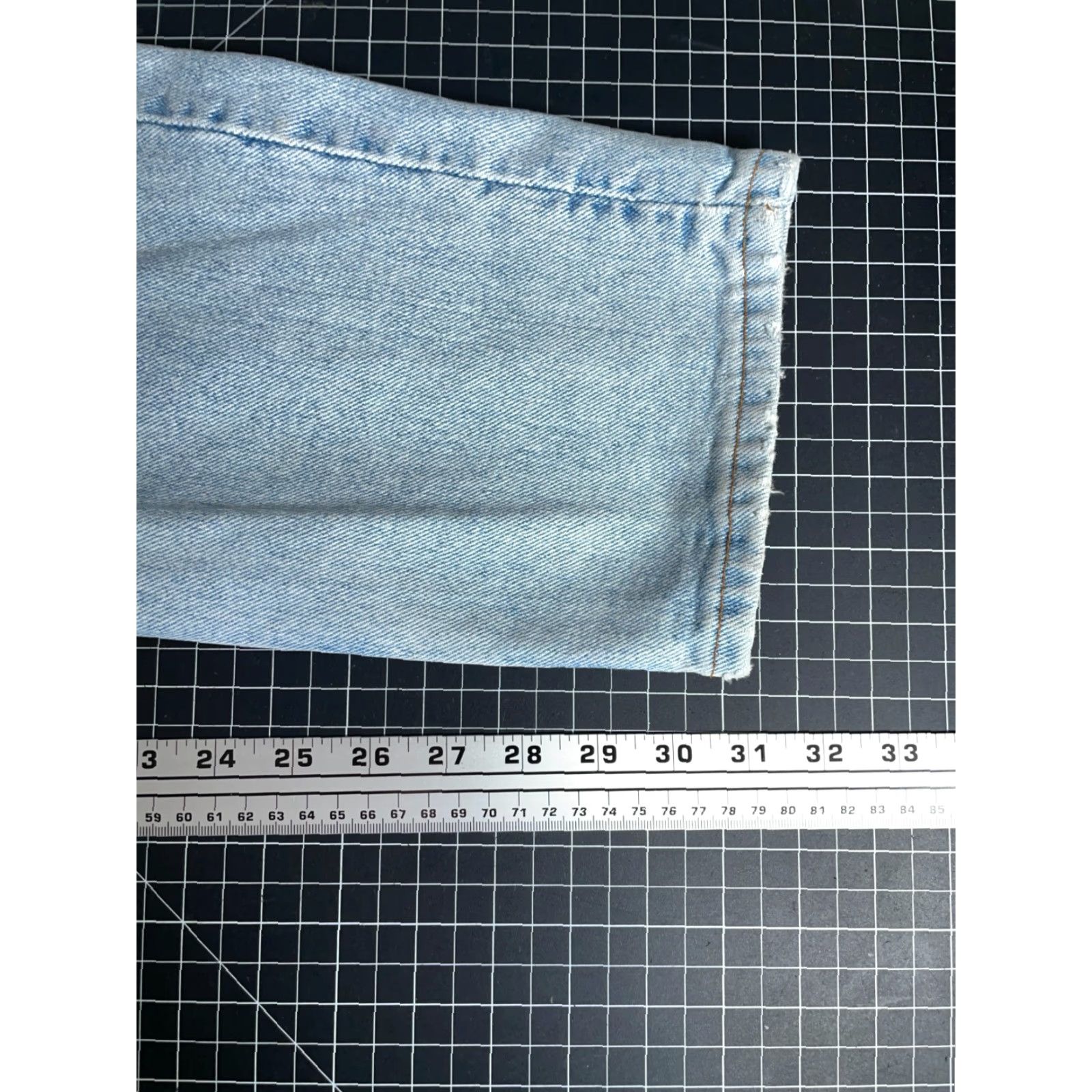 Levi's VINTAGE Levi's 550 Jeans Mens 34 x 31 Light Blue Denim 90s Distressed Straight 5-Pocket Zip Fly USA Made Size US 34 / EU 50 - 6 Thumbnail
