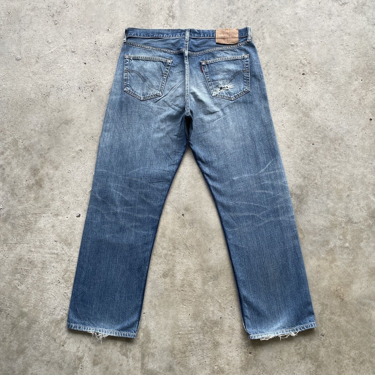 Levi's Vintage Clothing Vintage Levi’s 501 Ripped Faded Distressed Jeans Pants Denim Size US 35 - 14 Thumbnail