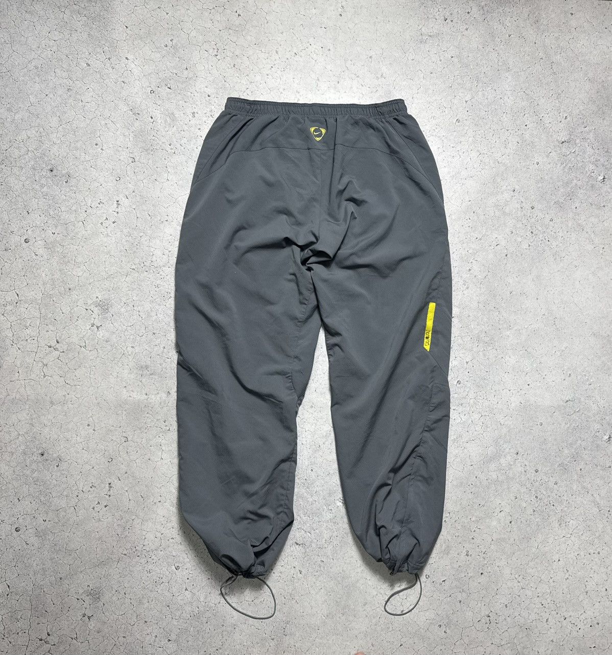 Nike Nike Total 90 Vintage Nylon Track Pants Drill Swoosh Y2K Size US 34 / EU 50 - 9 Thumbnail