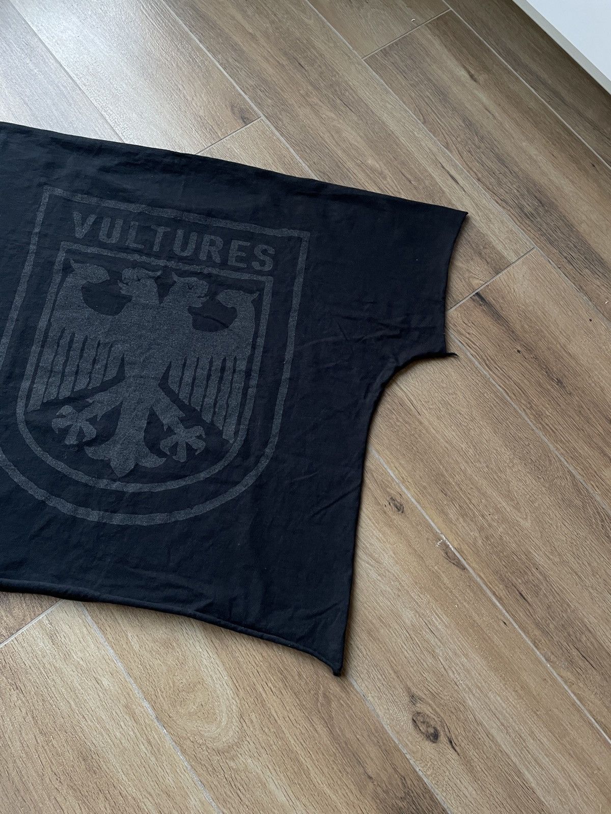 Yeezy Vintage Yeezy Vultures T-Shirt Yzy Japanese Avant Garde Y2K Size US M / EU 48-50 / 2 - 3 Thumbnail