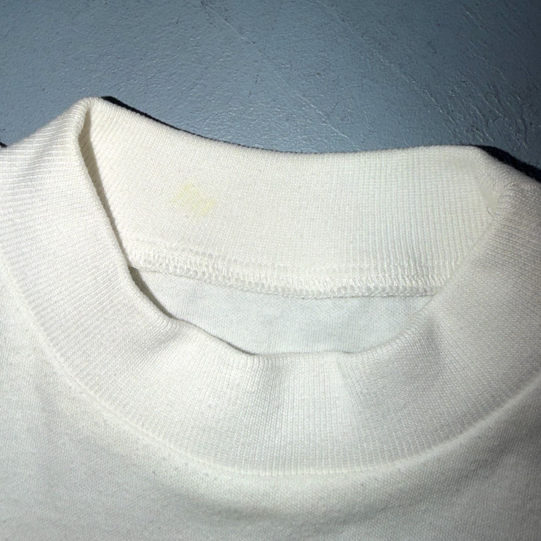 Cougar VINTAGE T-Shirt Men White Short Sleeve Crew Neck UNCA Leads Cougar Reservoir VTG Funny 90s Cats Fiesty 70s 80s 90s Size US S / EU 44-46 / 1 - 4 Thumbnail