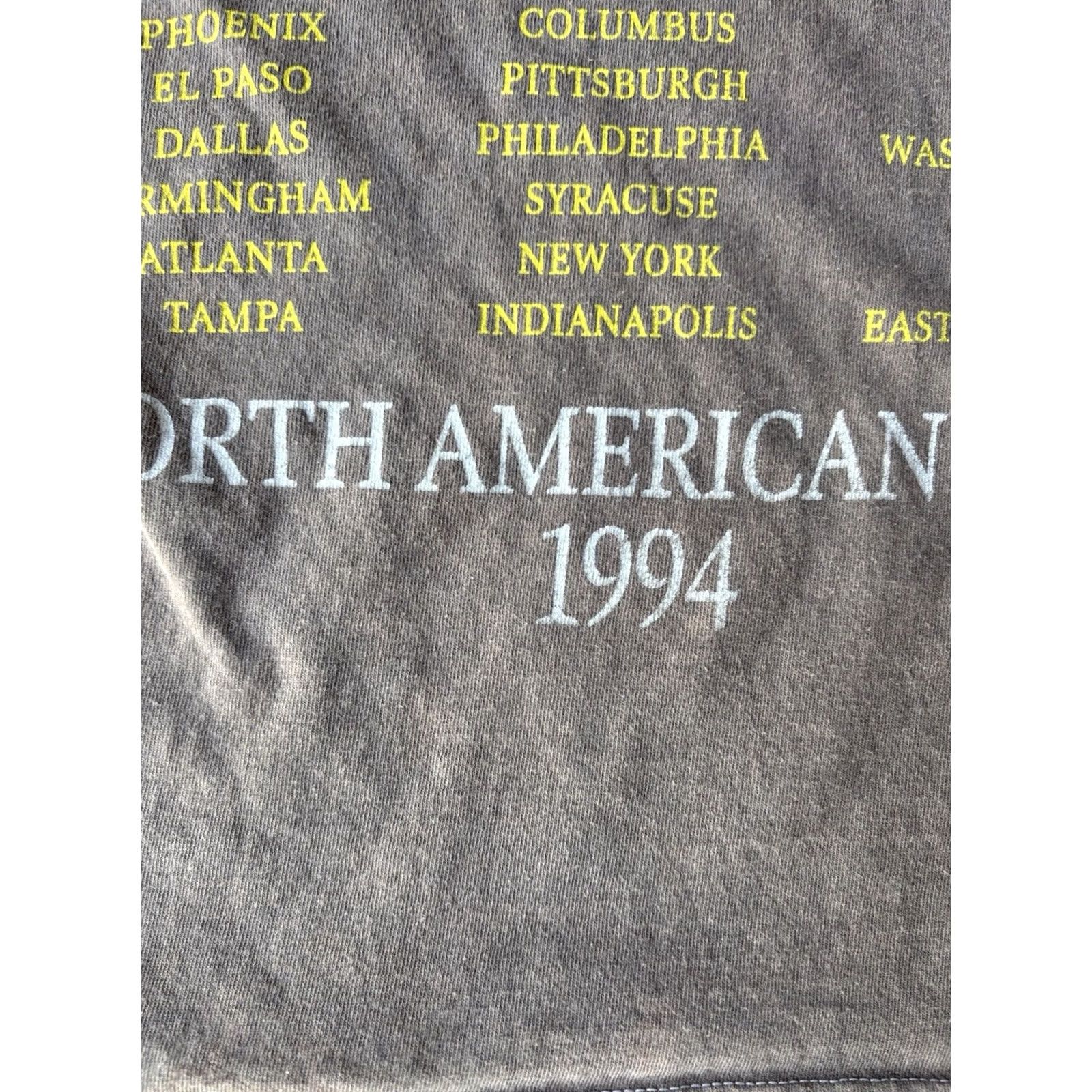 Vintage Pink Floyd The Division Bell 1994 Tour Band T-Shirt Small Modern Reprint Size US S / EU 44-46 / 1 - 5 Thumbnail