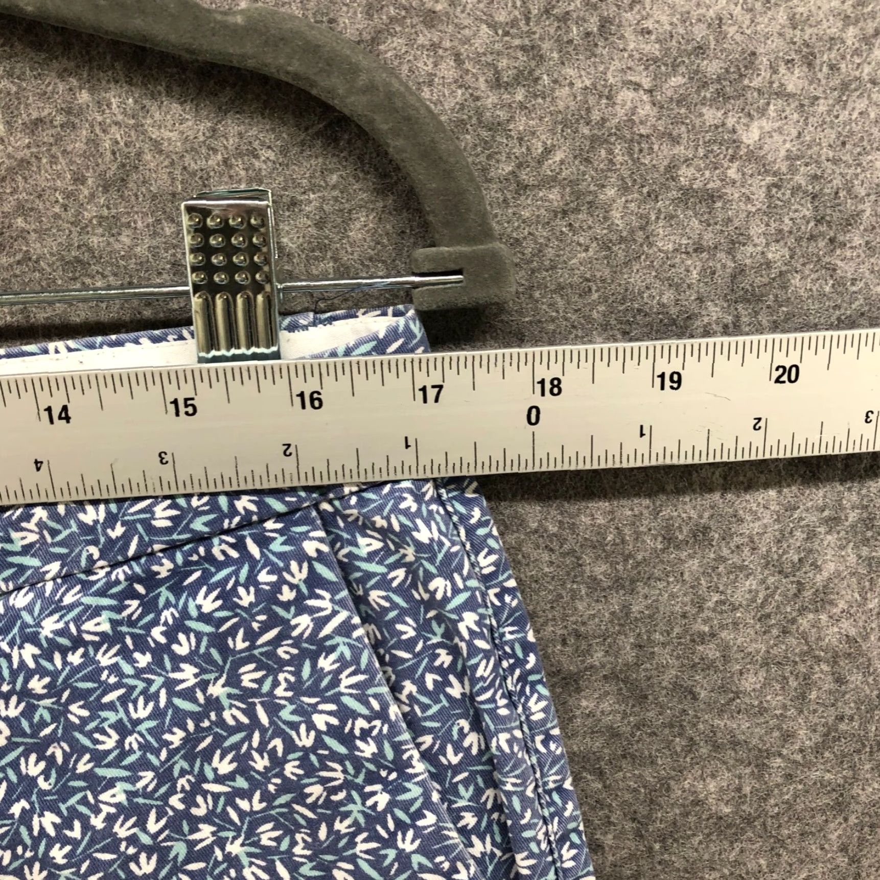 Old Navy OLD NAVY Floral Chino Shorts Womens Size 8 Blue Mid Rise Cotton Spring Summer Size 30" / US 8 / IT 44 - 6 Thumbnail