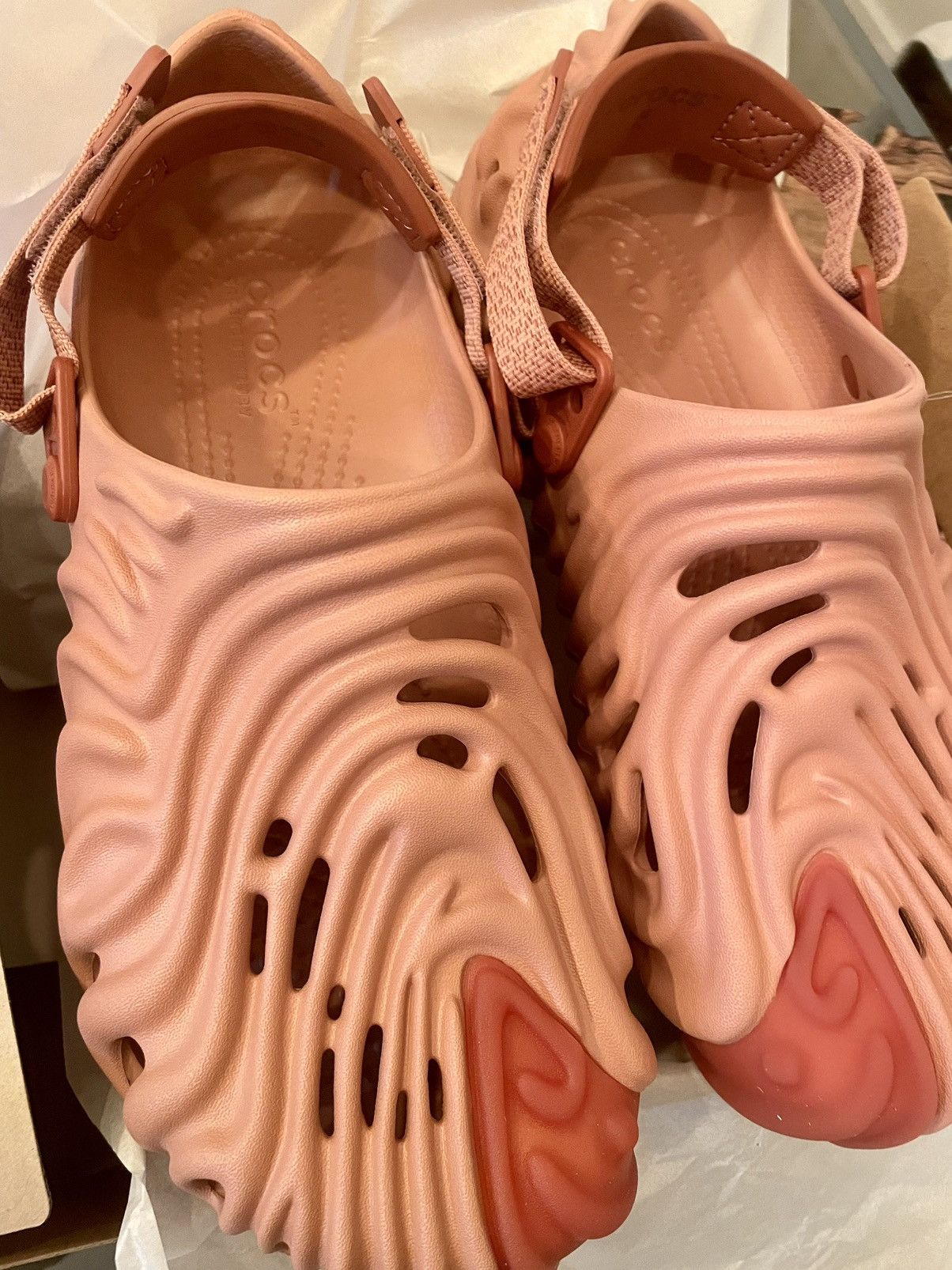 Crocs × Salehe Bembury SALEHE BEMBURY X CROCS THE POLLEX CLOG: KUWATA PALE PINK M11 Size US 11 / EU 44 - 4 Thumbnail