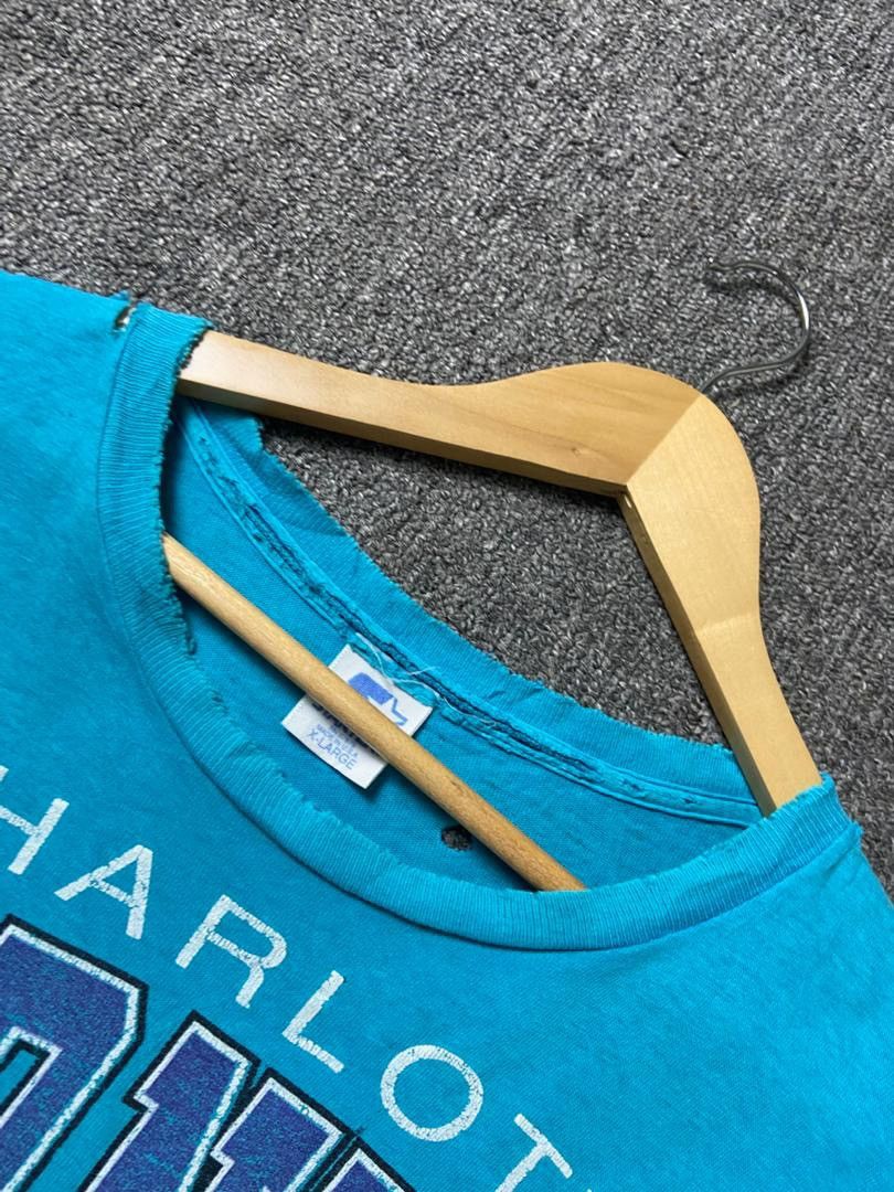 Japanese Brand Charlotte Hornets 🐝 Baggy Tshirt (180) Size US XL / EU 56 / 4 - 6 Thumbnail