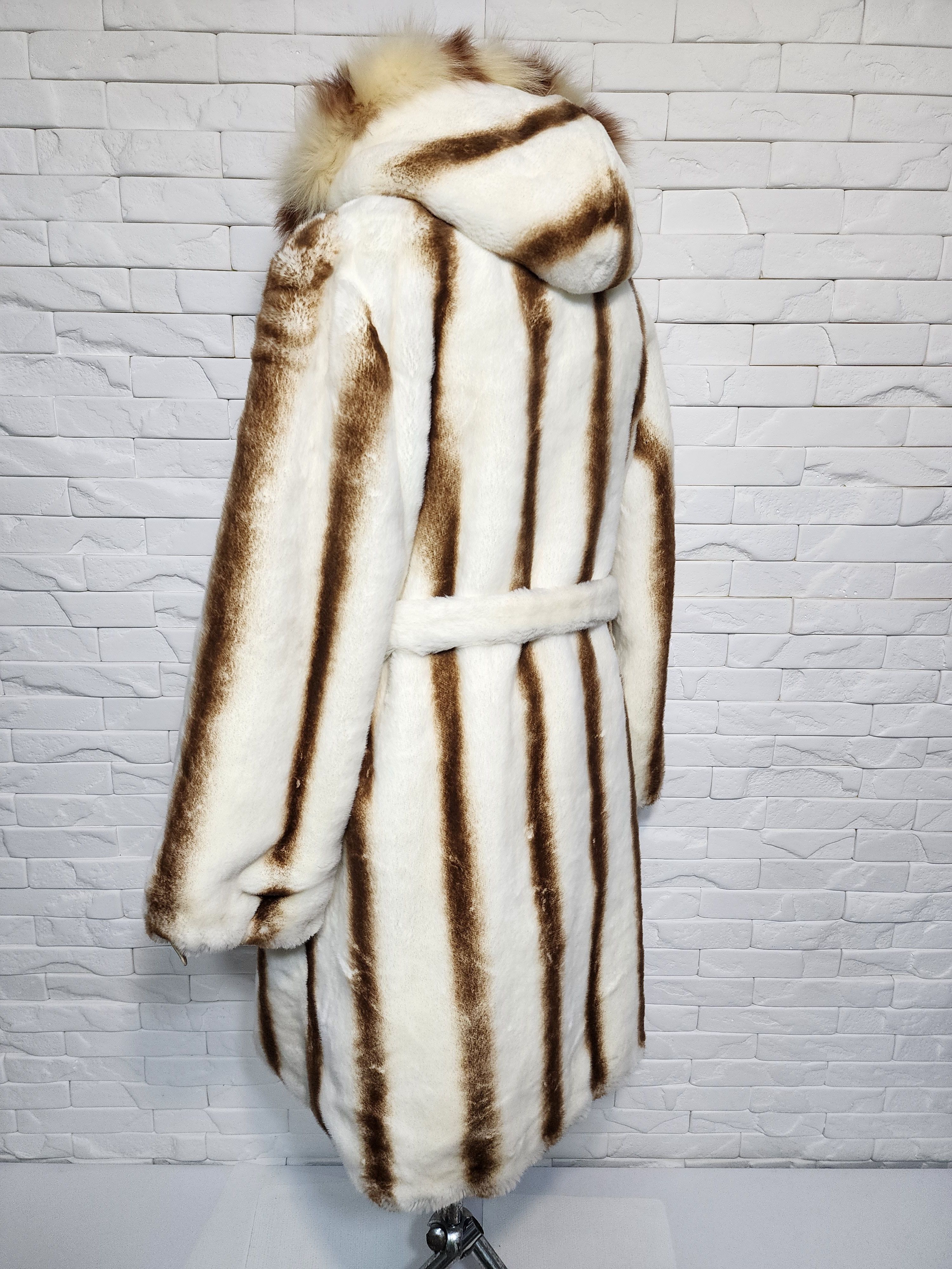 Designer Women's fur coat made of warm, reliable faux fur. Size 3XL / US 20-22 - 6 Thumbnail