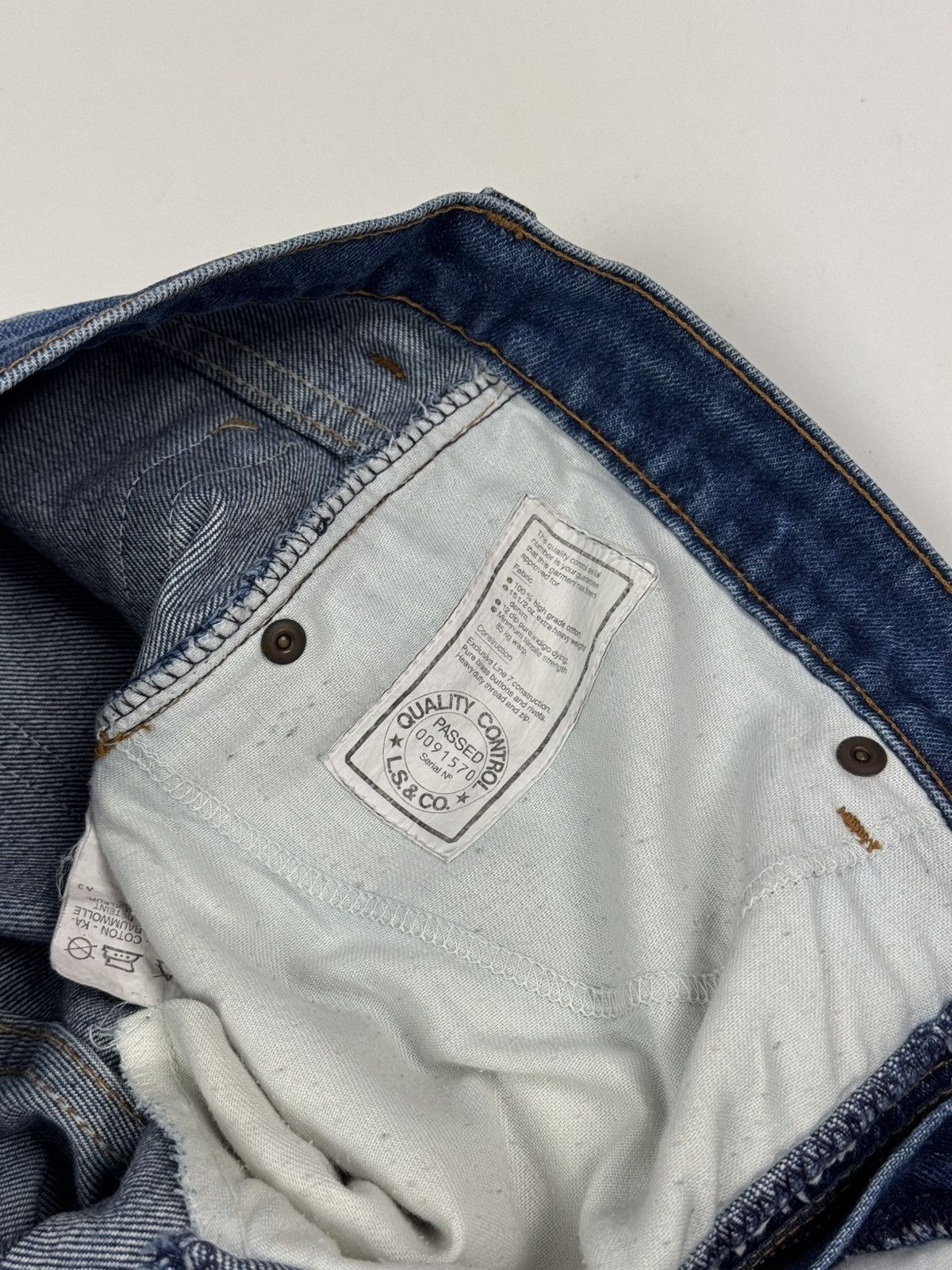 Levi's 1980’s Vintage Levi’s 565 Washed Denim Leather Tab Jeans Size US 33 - 13 Thumbnail