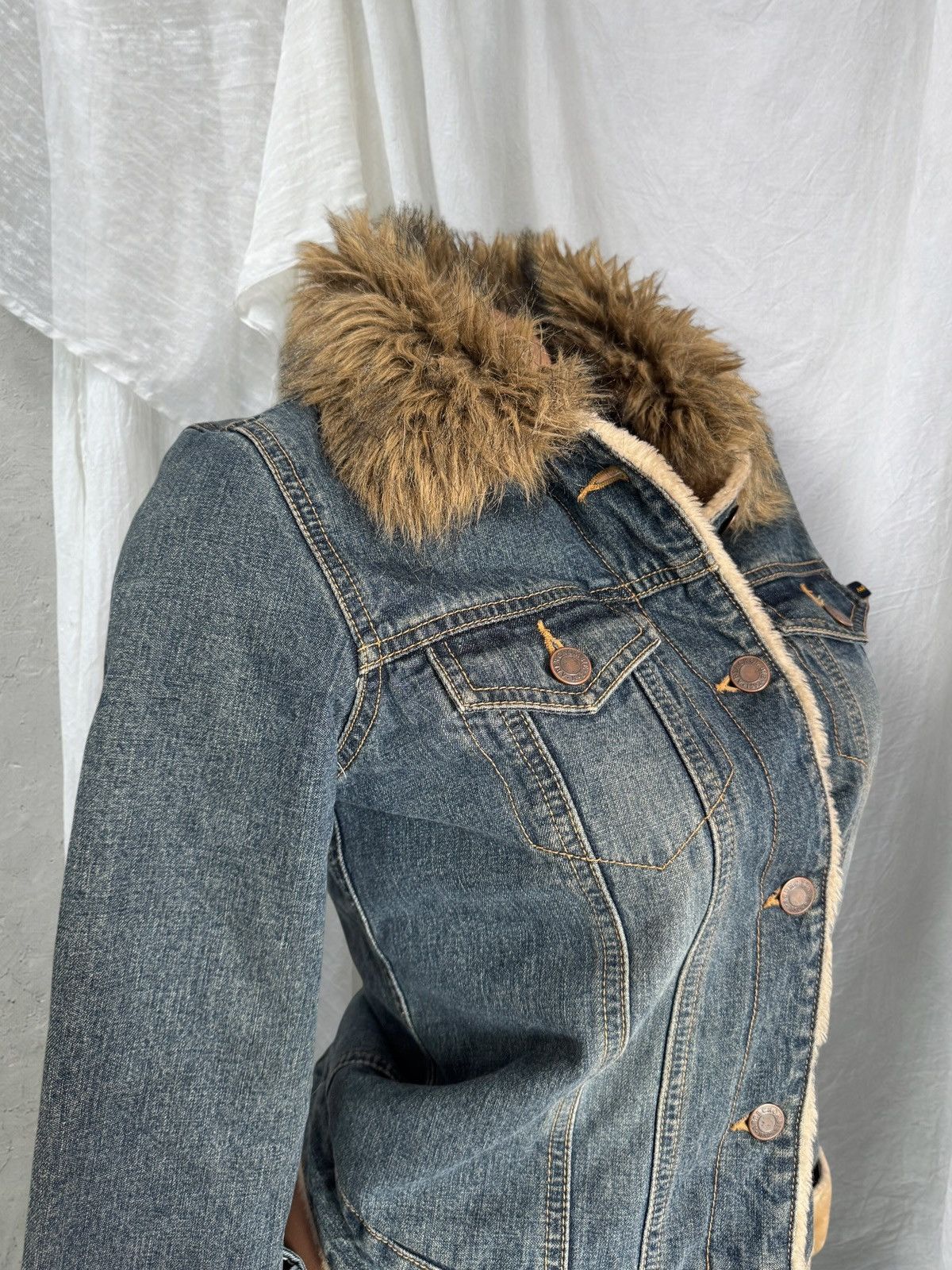 Abercrombie & Fitch Abercombie & Fitch Vintage Faux Fur Denim Jacket Size S / US 4 / IT 40 - 3 Thumbnail