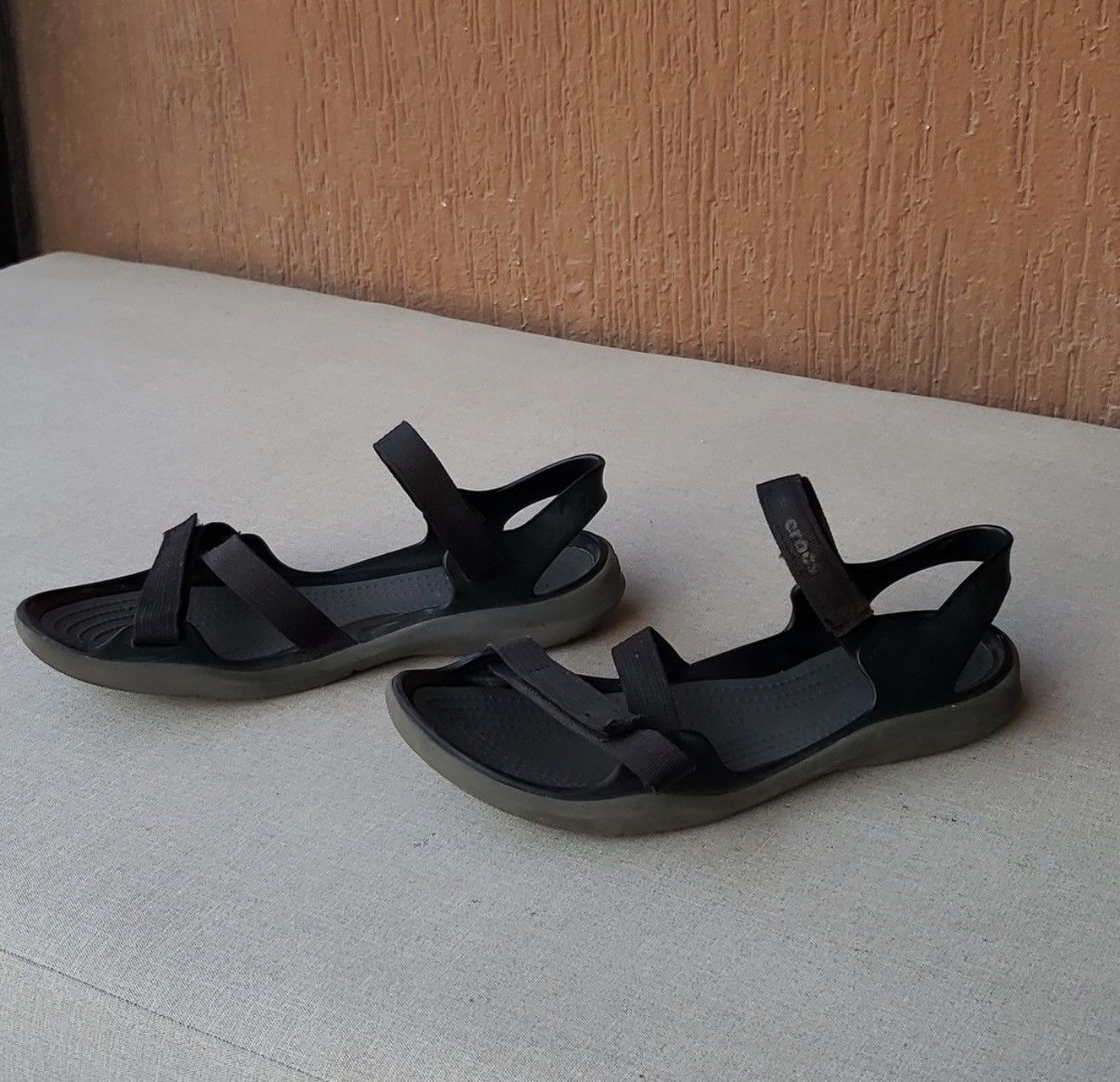 Crocs Croc Sandals, Size 8 Size US 8 / IT 38 - 7 Thumbnail