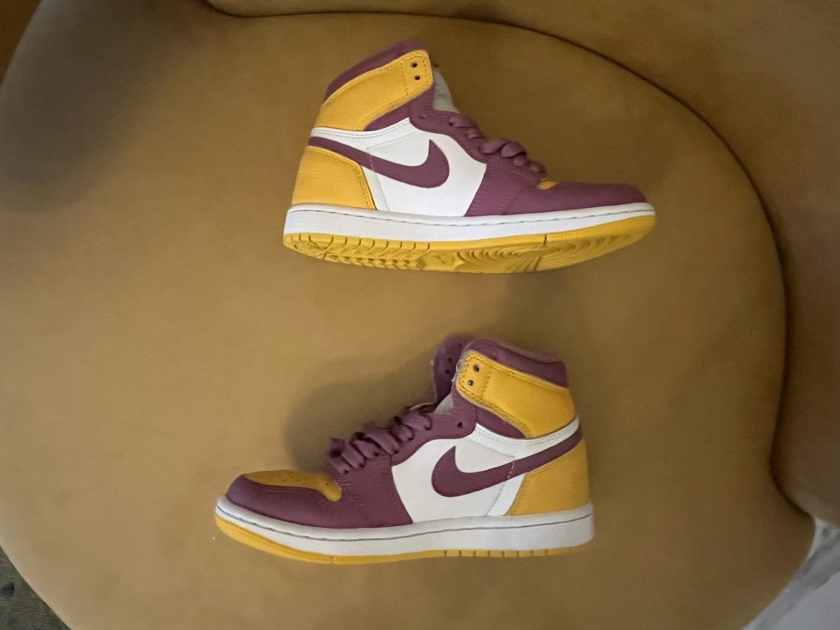Jordan Brand × Nike 2022 Air Jordan 1 Retro High OG 'Brotherhood' Size US 5 / EU 37 - 2 Thumbnail