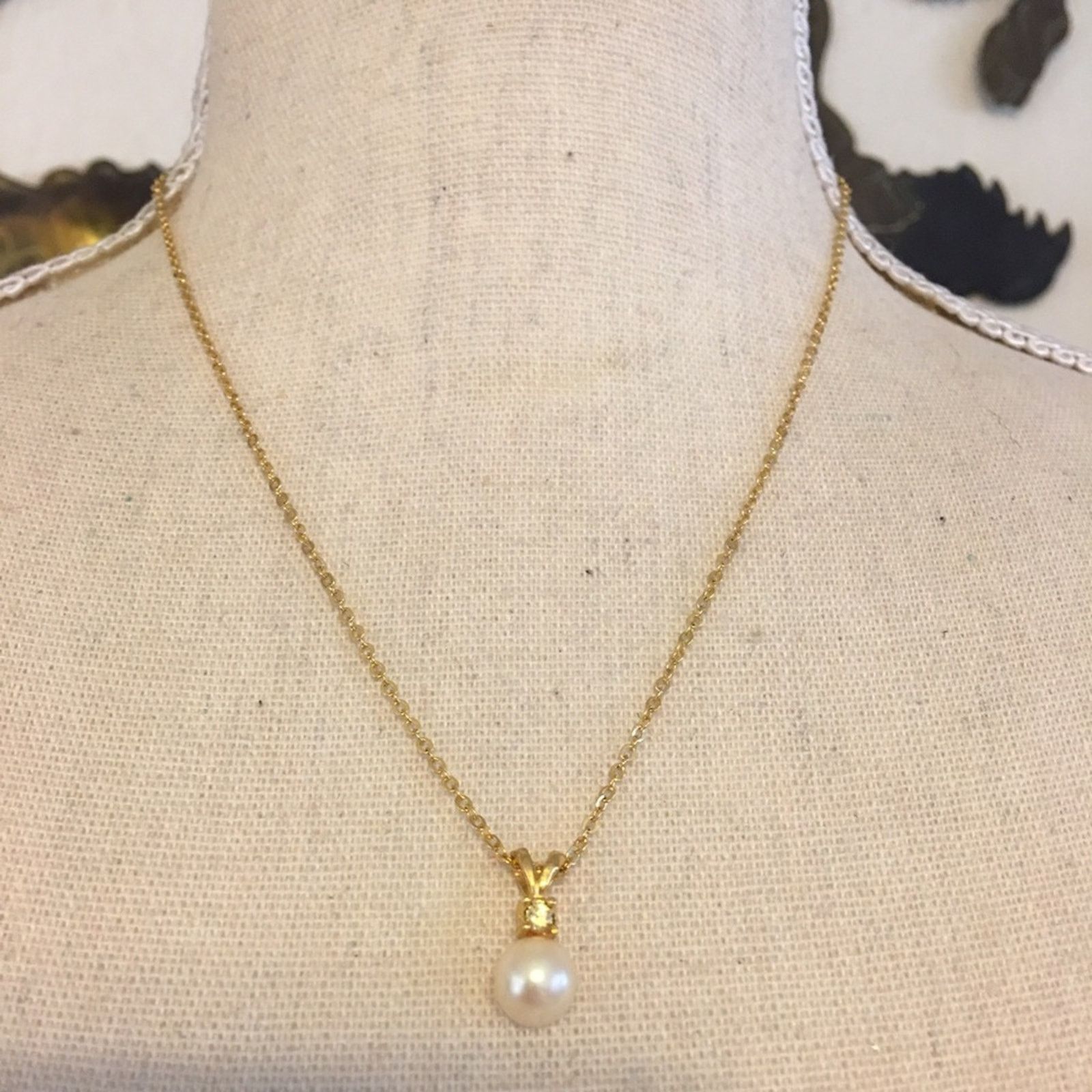 Vintage Vintage pearl with rhinestone gold chain necklace Size ONE SIZE - 1 Thumbnail