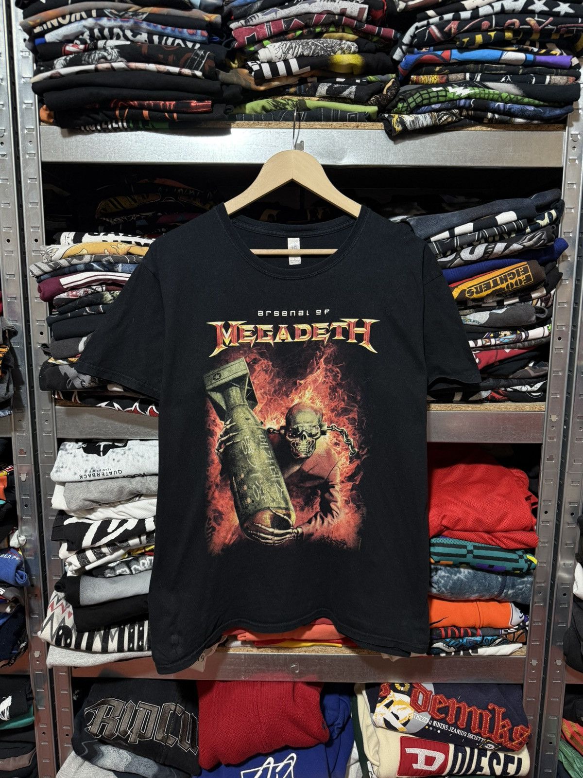 Vintage Vintage 2010 Arsenal Of Megadeth Rock Band Tour T-Shirt Y2K Size US L / EU 52-54 / 3 - 1 Thumbnail
