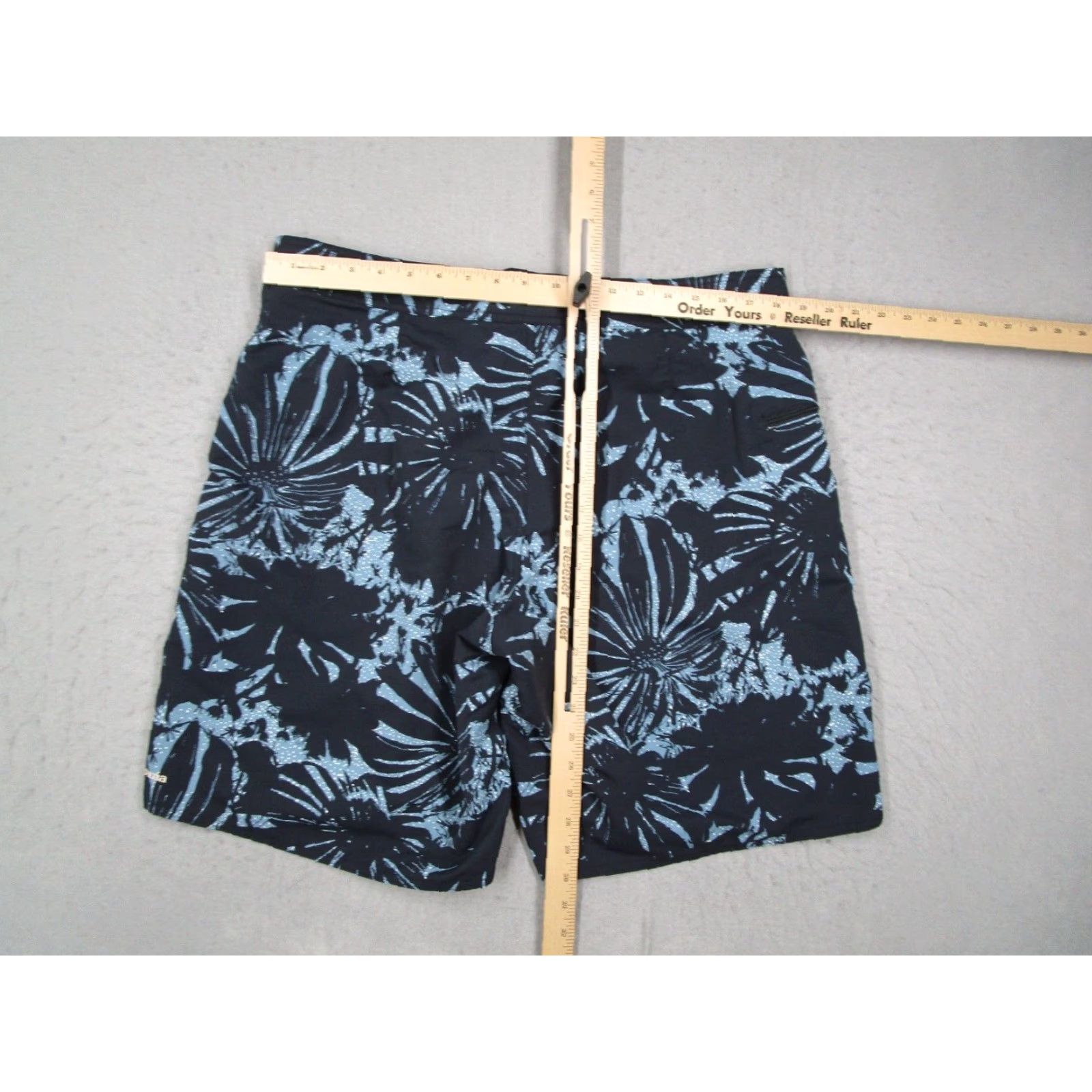 Patagonia PATAGONIA Board Shorts Mens 35 Blue Floral WAVEFARER 9" Surf Beach Swim Bottoms Mens Blue Floral Pattern Back Pocket Drawstring 100% Nylon Vintage: No Size US 35 - 5 Thumbnail