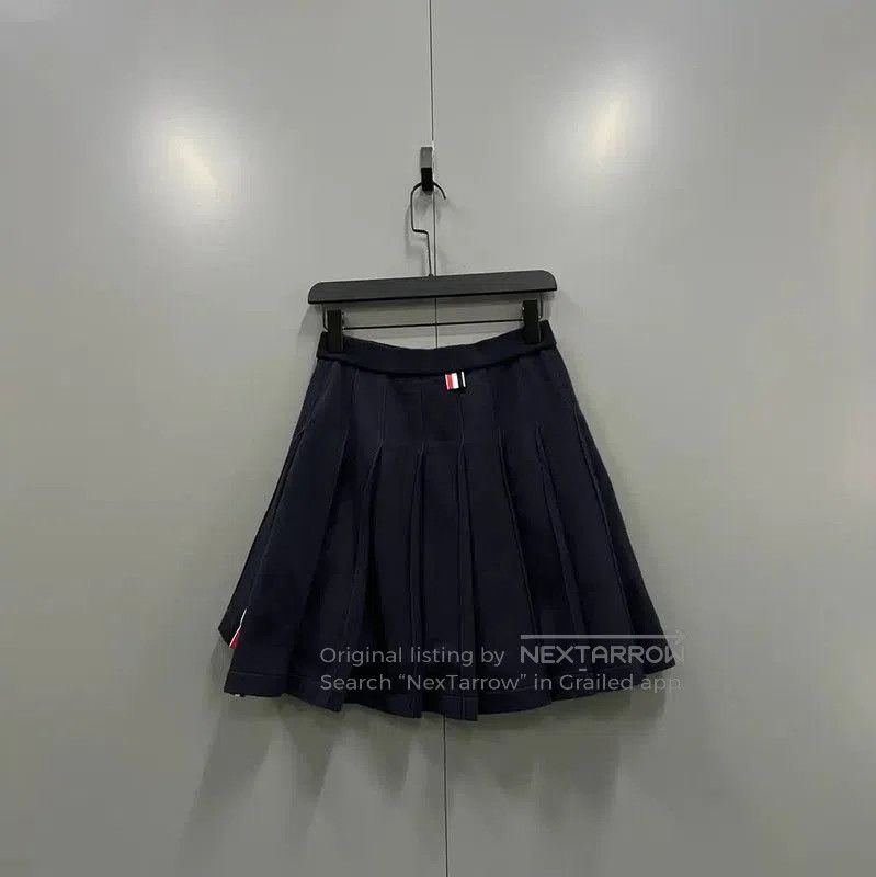 Thom Browne Thom Browne Pleated Skirt in Navy Blue . Size 28" / US 6 / IT 42 - 2 Thumbnail