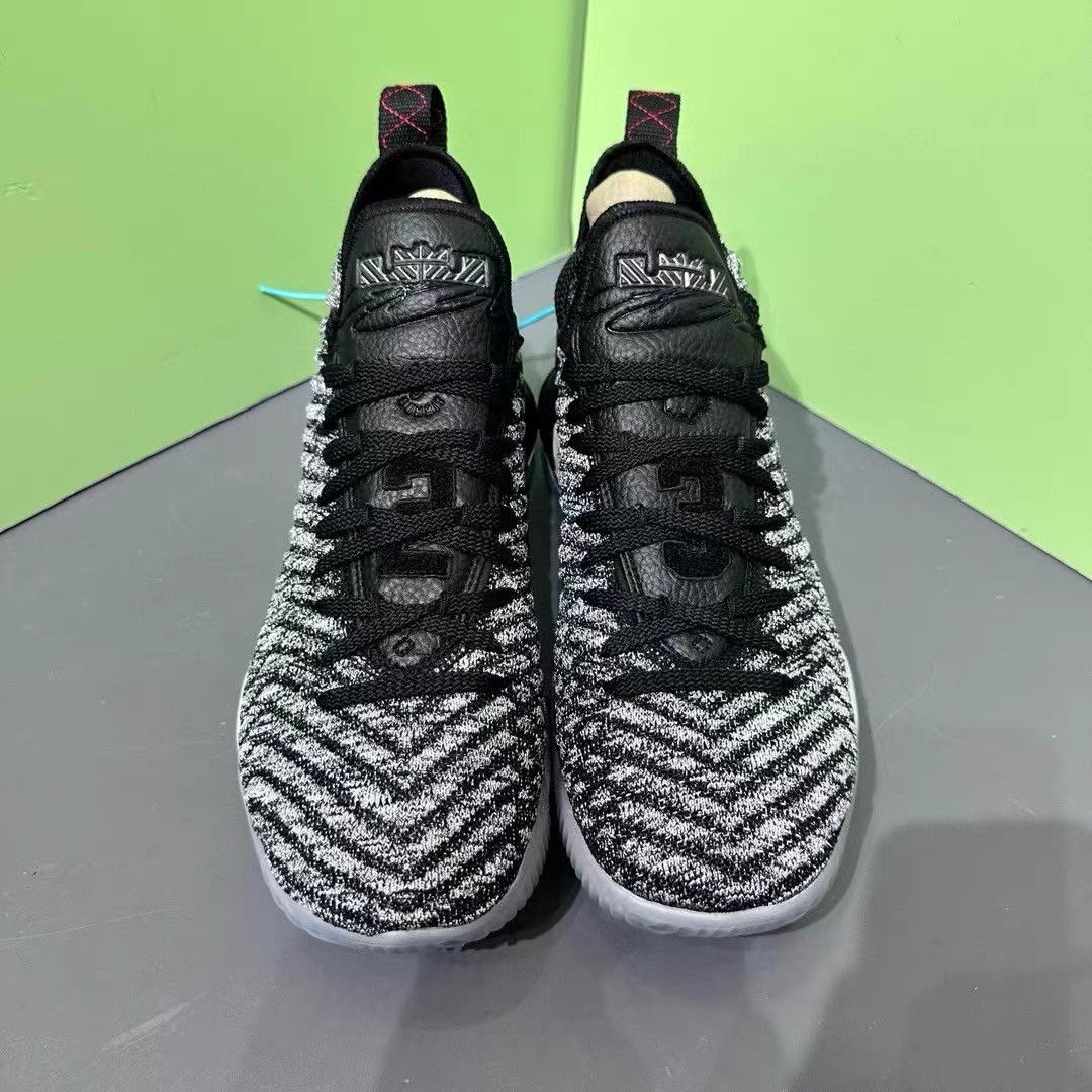 Nike Nike LeBron 16 Oreo Black White K15 Size US 9.5 / EU 42-43 - 2 Thumbnail