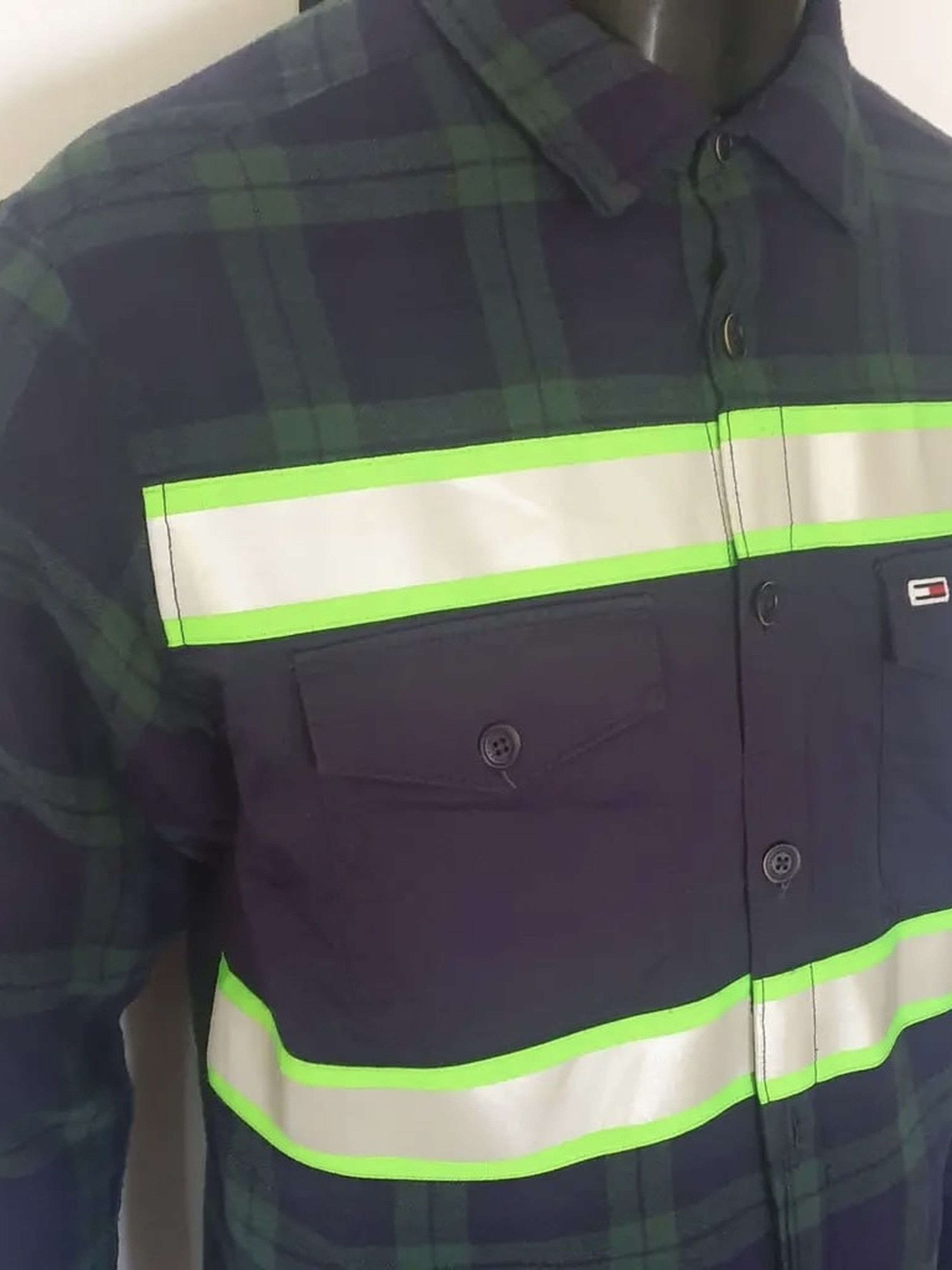 Tommy Hilfiger Tommy Hilfiger Reflective Stripe Green Plaid Flannel Shirt Size US M / EU 48-50 / 2 - 6 Thumbnail