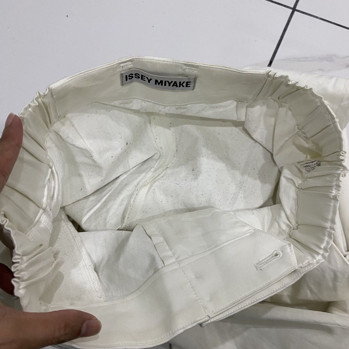 Issey Miyake Issey Miyake Pleated Balloon Leg Tapered Trousers White Size US 28 / EU 44 - 12 Thumbnail