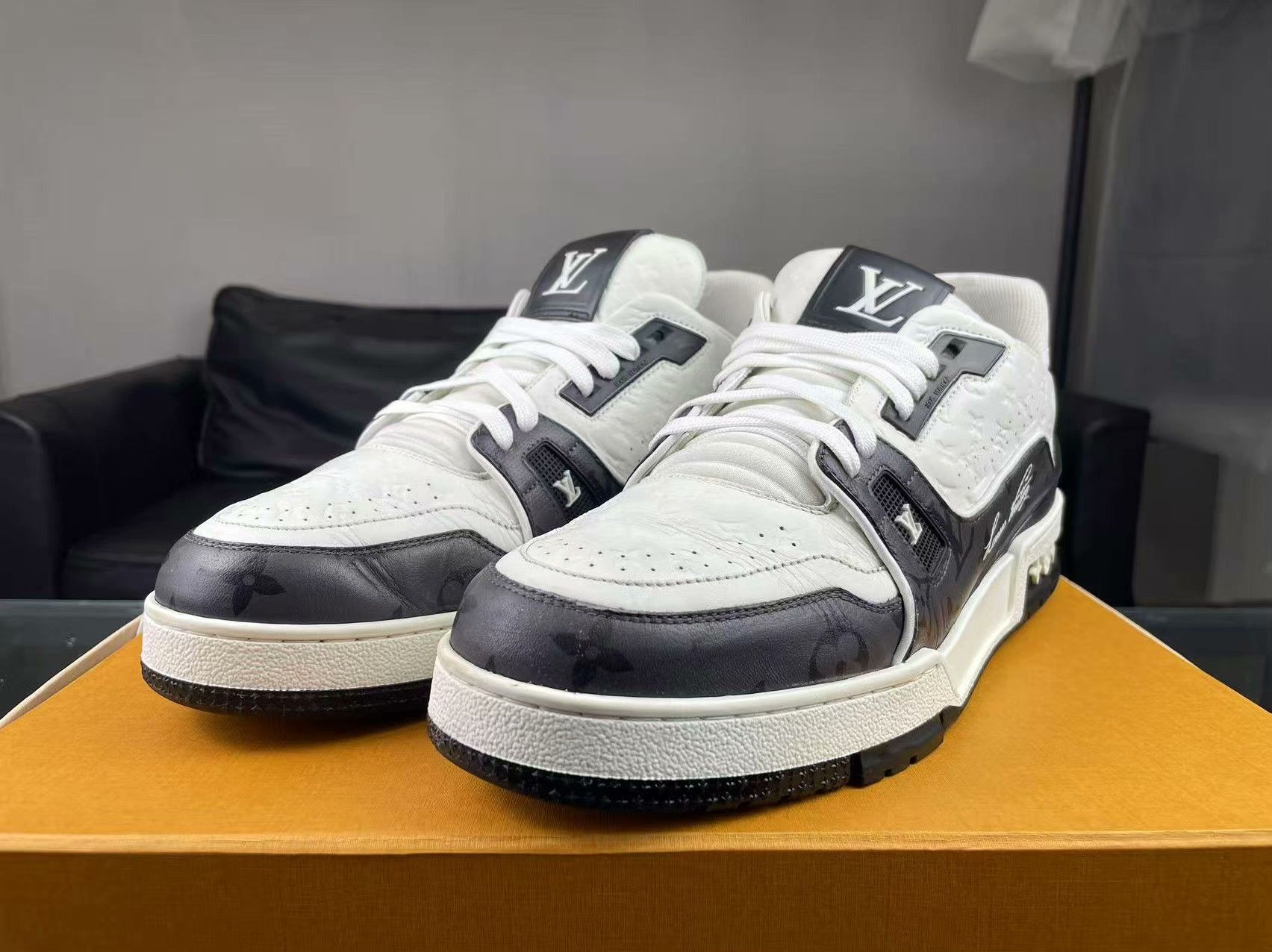 Louis Vuitton Louis Vuitton Training Black Lowtop Sneakers 9.5 Men Size US 9.5 / EU 42-43 - 1 Thumbnail